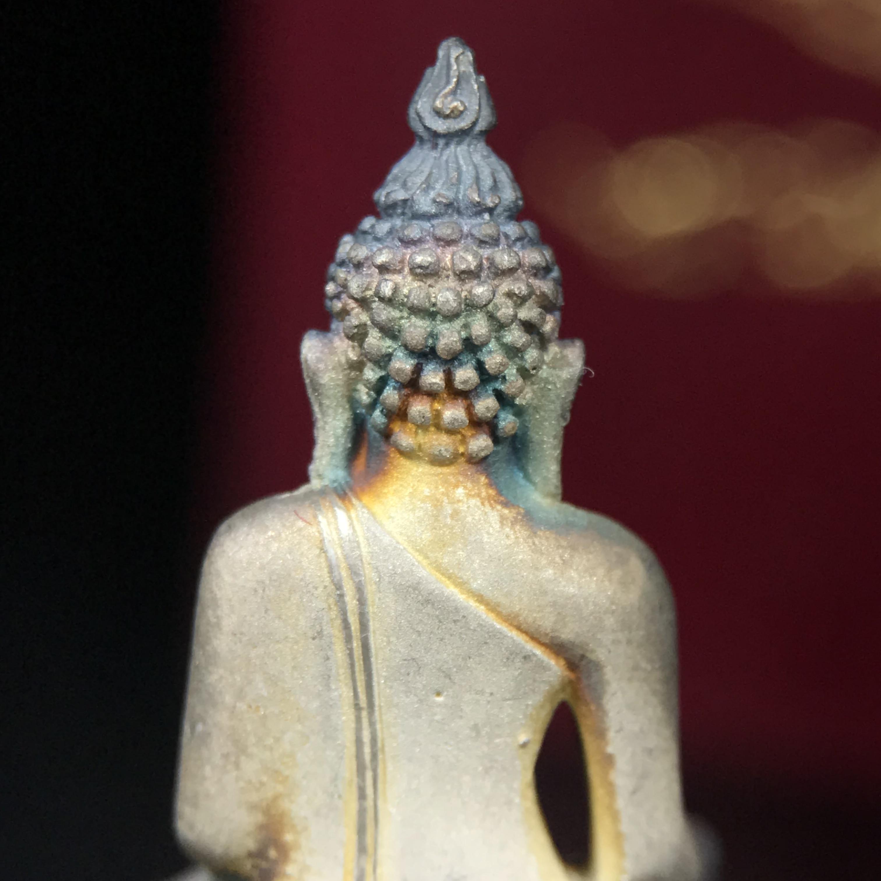 พระกริ่งไพรีพินาศ ตรากาญจนาภิเษก วัดบวรนิเวศวิหาร ที่ระลึกในหลวงรัชกาลที่9 ครองสิริราชสมบัติครบ 50ปี เนื้อเงิน(สภาพผิวเดิมขึ้นสีรุ้งธรรมชาติสวยแบบนิยม)(เสน่ห์พระเนื้อเงินสีสันที่ธรรมชาติสรรค์สร้าง)เข้มขลังทรงอานุภาพยิ่งใหญ่ กำราบศัตรูพ่ายสิ้น พระไพรีพินาศ