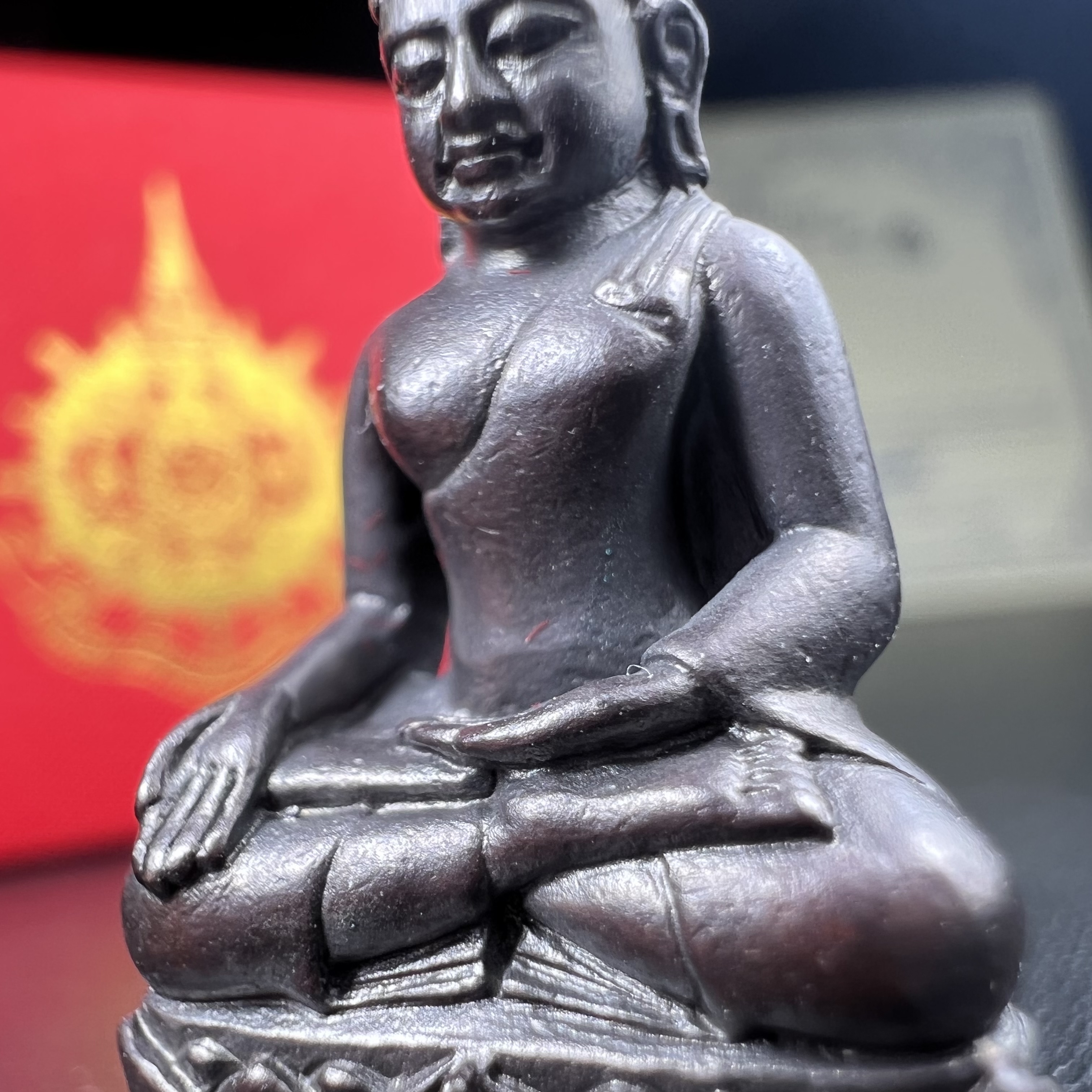 พระกริ่งไพรีพินาศ เฉลิมพระเกียรติ พระบาทสมเด็จพระเจ้าอยู่หัวรัชกาลที่9 พระชนมพรรษา 6 รอบ ปี2542 เนื้อนวโลหะผสมทองคำ(บรรจุเหล็กไหล)ดีนอก-ดีใน***องค์นี้สภาพสวยครบสมบูรณ์ มาพร้อมกล่องเดิมและใบรับรองจากผู้จัดสร้างแบบนี้หายากมาก***