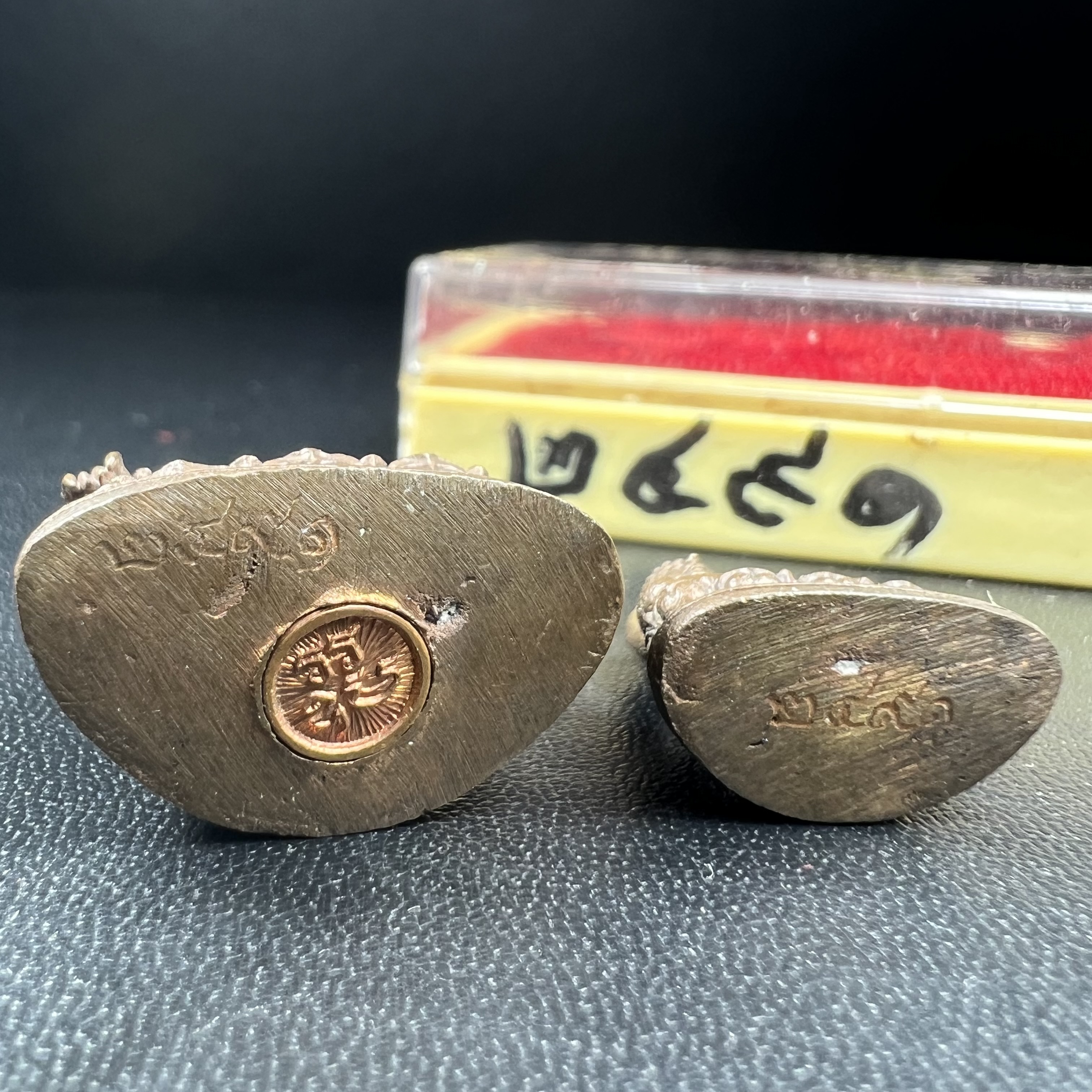 พระกริ่ง-พระชัยวัฒน์อธิบดี ปี2525 ของดีอัยการ (มีไว้บูชาเลื่อนยศเลื่อนตำแหน่งทุกท่าน)(1ใน 2525 ชุด)****ชุดหมายเลข ๒๔๙๑ ****มียศ มีบารมี สมกับความหมายของนาม พระกริ่งอธิบดี “พระกริ่งผู้เป็นใหญ่ในหมู่พระกริ่งทั้งหลาย”