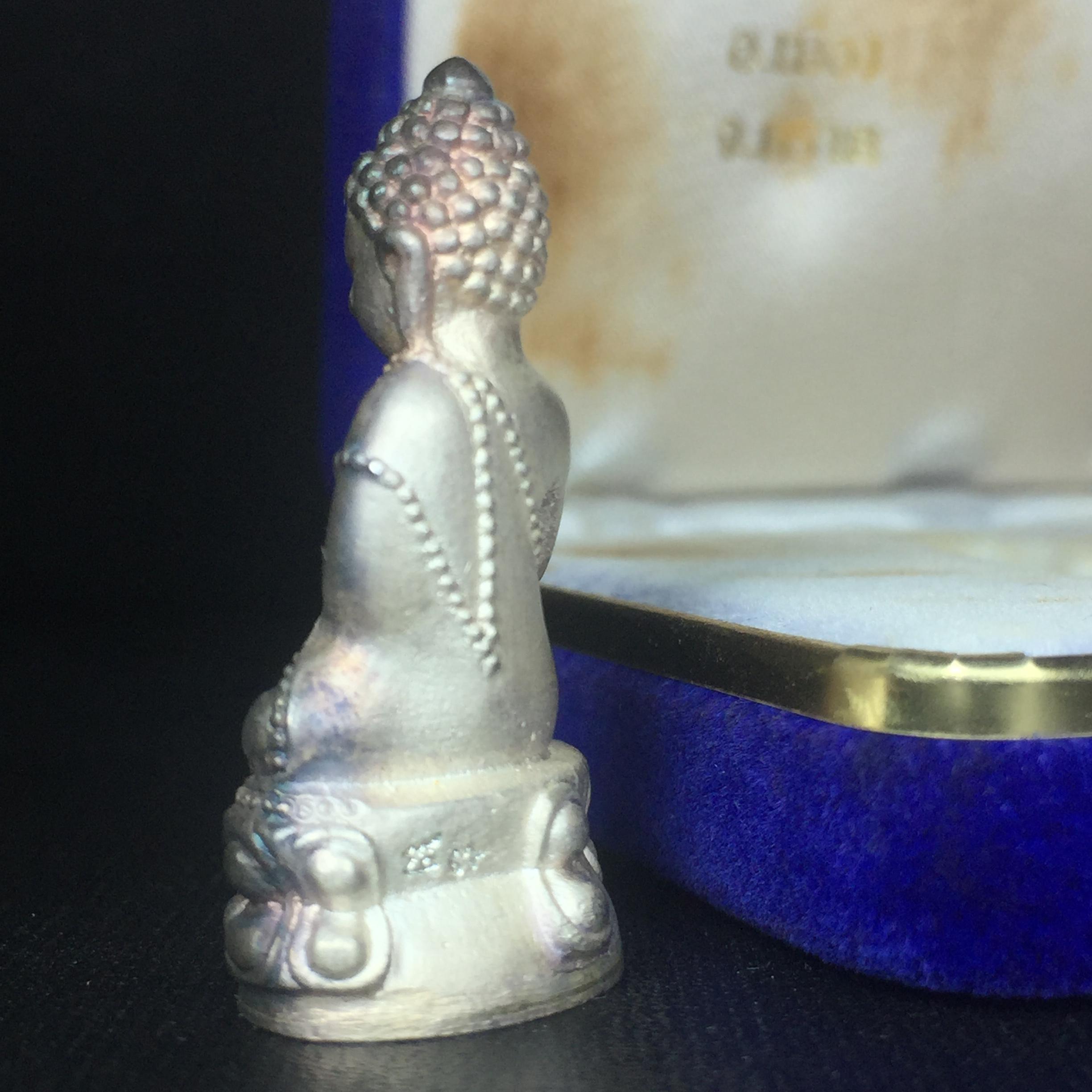 พระกริ่งรุ่นสร้างเจดีย์ วัดคีรีวิหาร ปี 2538 เนื้อเงิน(สภาพผิวสวยเดิม) ที่ระลึกในวาระครบ 5 รอบของ สมเด็จพระวันรัต(จุนท์ พฺรหฺมคุตฺโต) วัดบวรนิเวศวิหาร(เนื้อเงินตอกโค๊ตด้านหลังและเลขใต้ฐาน องค์นี้หมายเลข 360(ผลรวมได้9 เลขมงคล))(1 ใน 561 องค์)หายาก!!