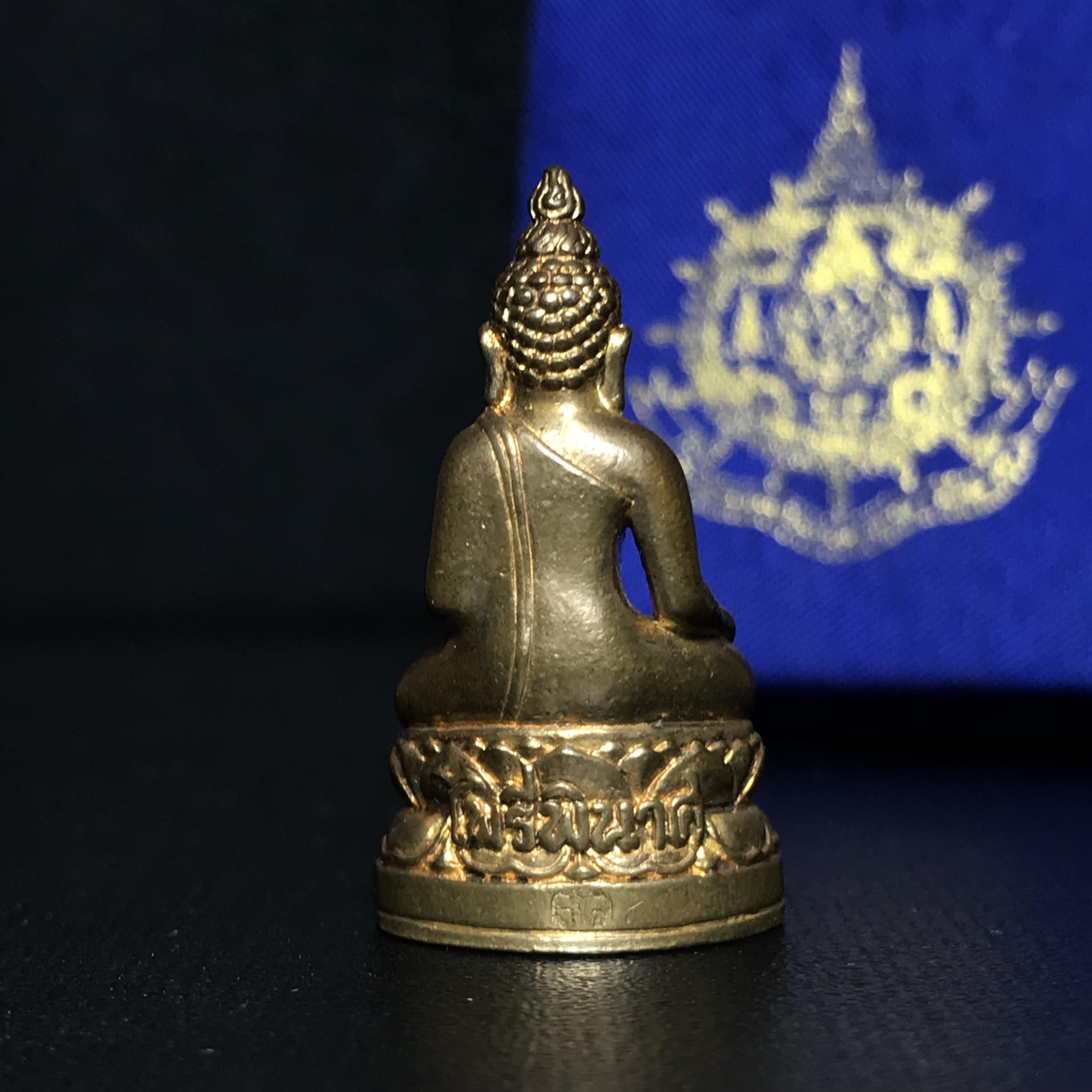 พระกริ่งไพรีพินาศ เฉลิมพระเกียรติ พระบาทสมเด็จพระเจ้าอยู่หัวรัชกาลที่9 พระชนมพรรษา 6 รอบ ปี2542เนื้อสัมฤทธิ์(บรรจุเหล็กไหล)ดีนอก-ดีใน