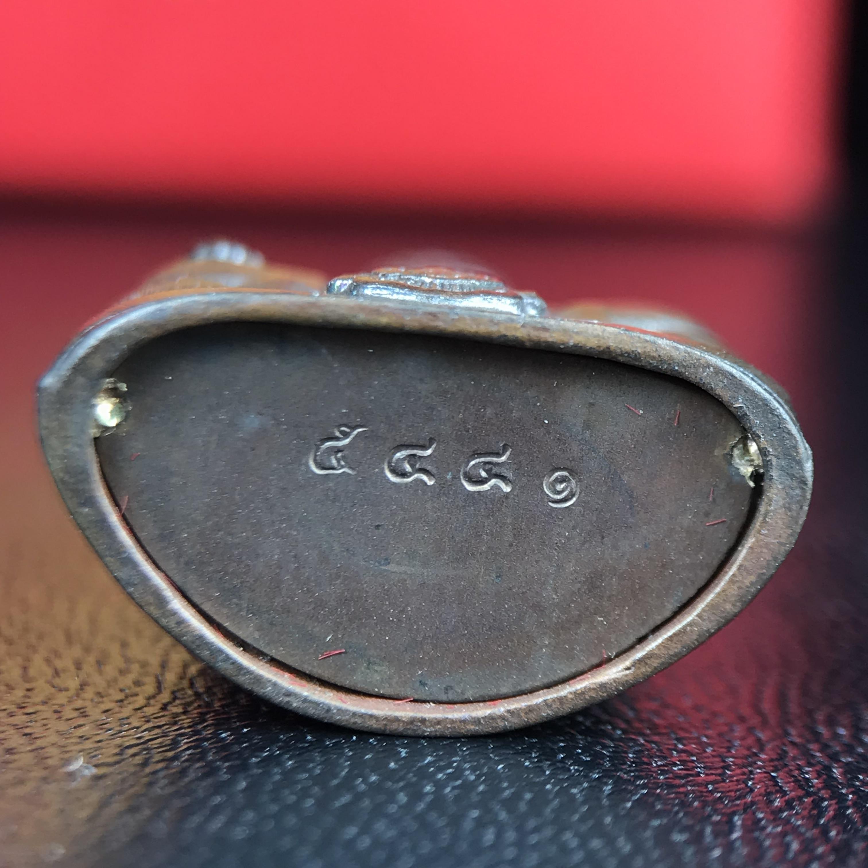 พระกริ่งไพรีพินาศ บรรจุเหล็กไหล ครั้งแรกและครั้งเดียวในประวัติศาสตร์ เฉลิมพระเกียรติ พระบาทสมเด็จพระเจ้าอยู่หัวรัชกาลที่9 พระชนมพรรษา 6 รอบ ปี2542 เนื้อนวโลหะผสมทองคำ(บรรจุเหล็กไหล)ดีนอก-ดีใน พิธีใหญ่ มวลสารเด่น (หายาก)