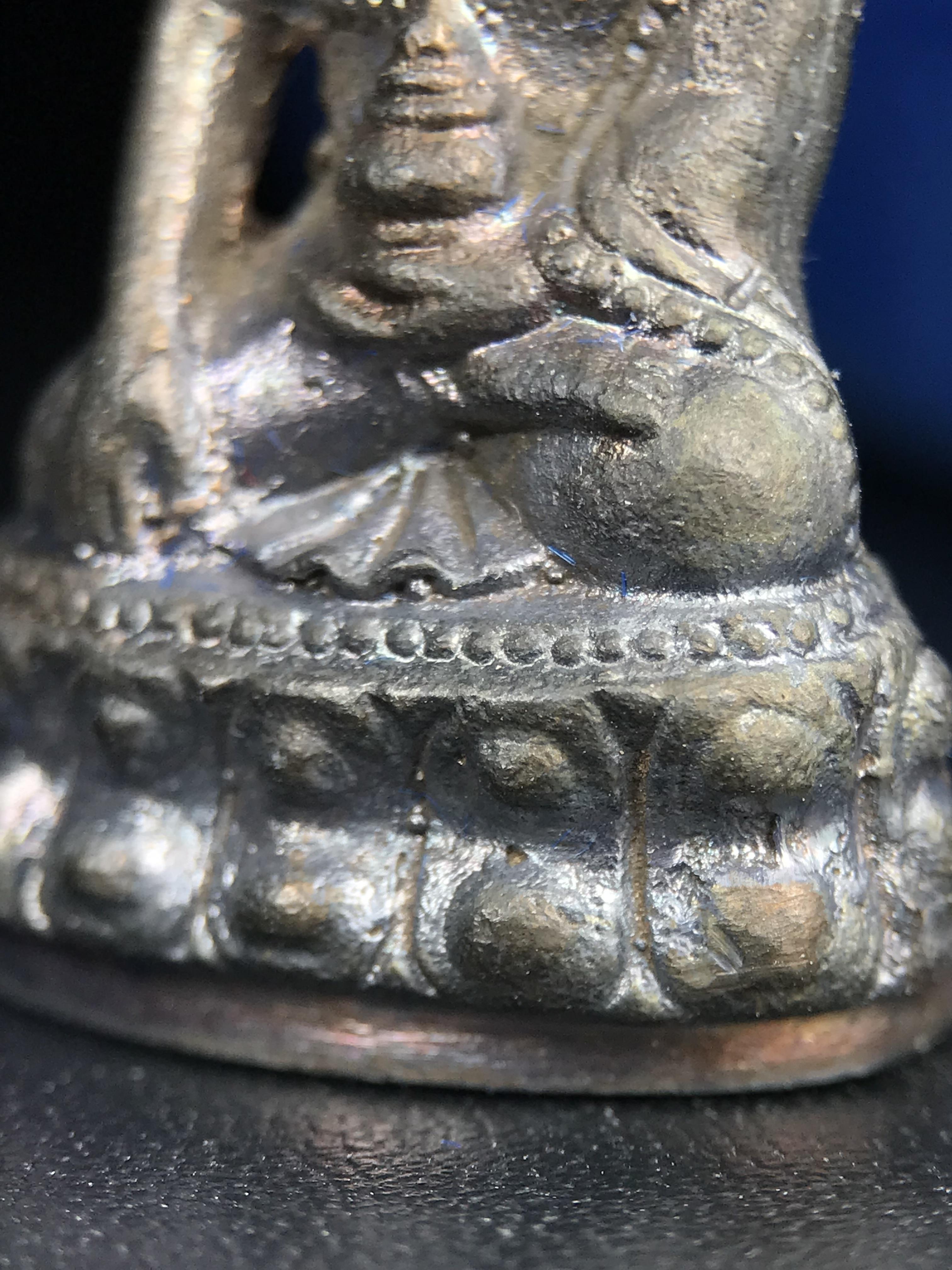 พระกริ่ง-พระชัยวัฒน์ สว. 90 พรรษาสมเด็จย่า ปี2533 เนื้อนวโลหะ(แก่ทองคำผสมทองคำเยอะมากรุ่นนี้)(ในหลวงรัชกาลที่9เสด็จในพิธี)(หล่อแบบโบราณอุดมวลสาร 108 แบบฉบับพระกริ่งใหญ่สายวัดสุทัศน์ พระสังฆราช(แพ))(1 ใน 3000 ชุด) หายาก