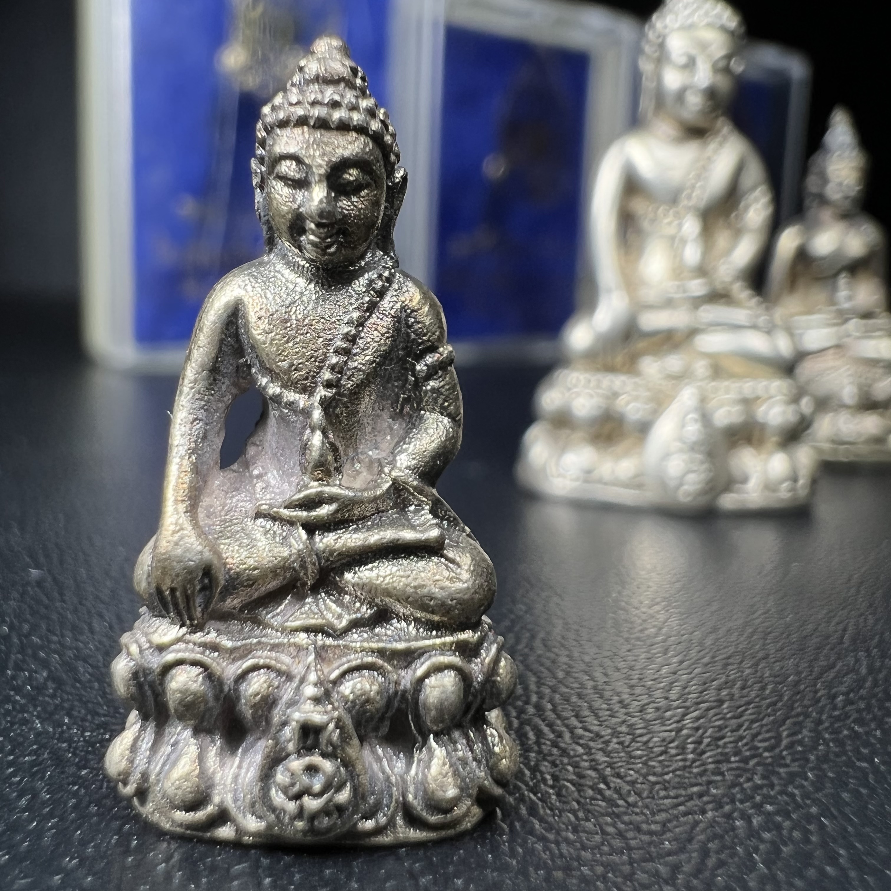 พระกริ่งนวปทุม ภปร.-พระชัยวัฒน์นวปทุม ภปร.-พระกริ่งไพรีพินาศ ภปร. รุ่นแรก วัดปทุมวนาราม ครบชุดเนื้อเงิน ปี2535(ในหลวงรัชกาลที่9เสด็จเททอง)(1ใน3000องค์)หายาก***เก็บทีเดียวครบชุดไปเลยรุ่นนี้ แนะนำ....ตอนนี้หายากแล้ว***