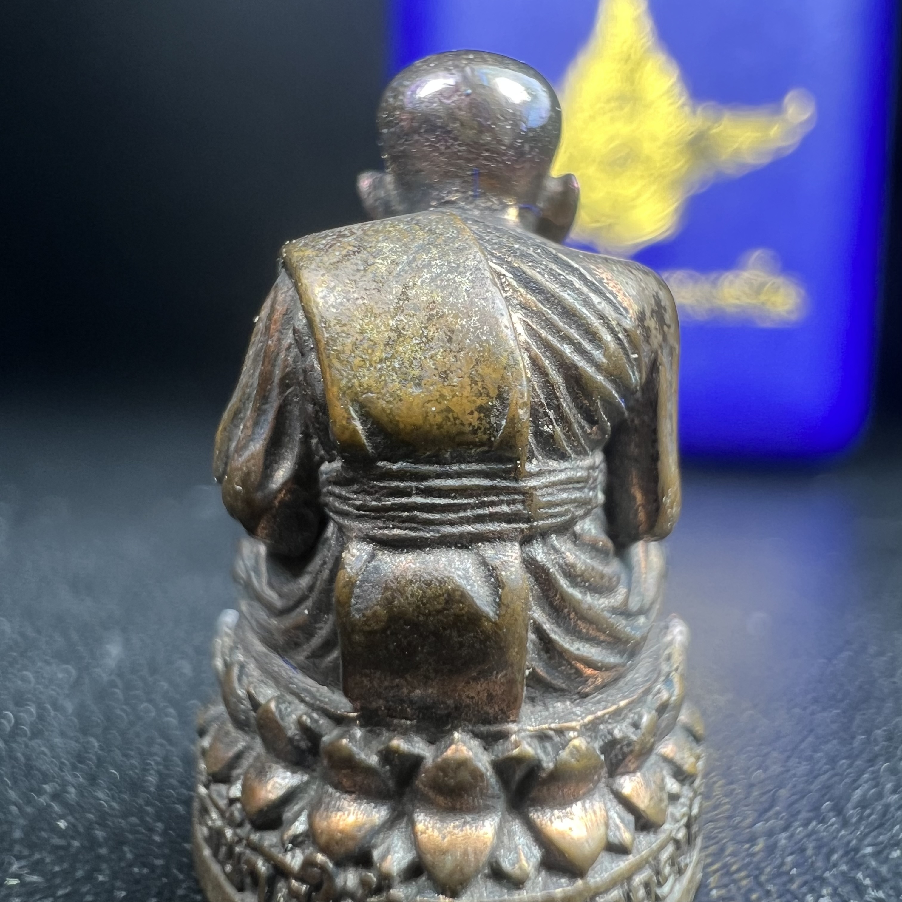 รูปเหมือนหล่อลอยองค์หลวงปู่ทวด รุ่น 111ปี กระทรวงกลาโหม เนื้อนวโลหะรมดำ-ปัดเงา ปี2540 พิธีใหญ่ เข้มขลัง นิยม พร้อมกล่องบรรจุเดิม(คัดสภาพสวยผิวเทพๆผิวรุ้งๆ)ทั้งพิธีทั้งพุทธศิลป์ทรงคุณค่าอีกหนึ่งรุ่นยอดนิยม