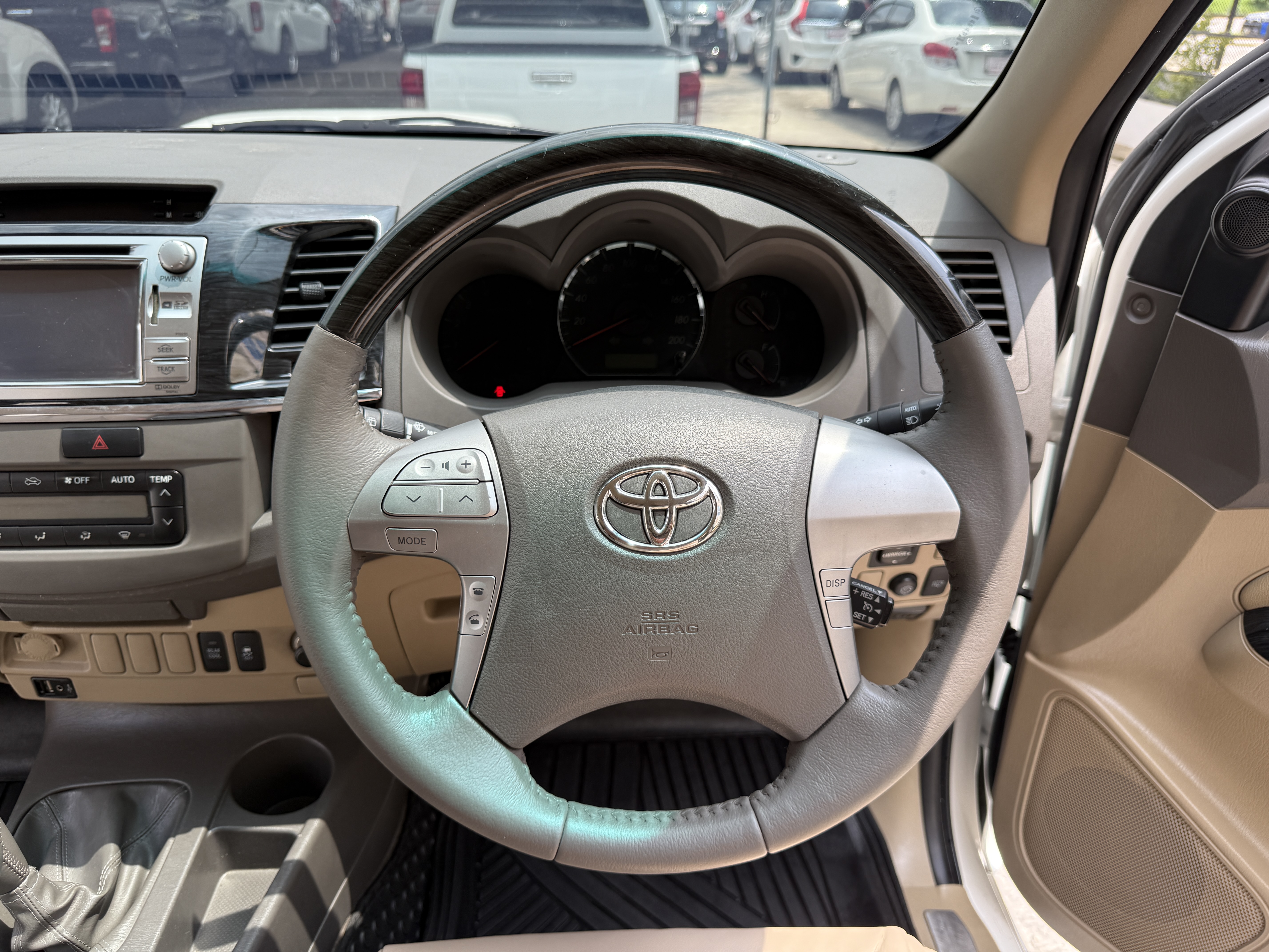 Toyota Fortuner Champ 3.0 V Navi 4WD At 2013 ขาวมุก