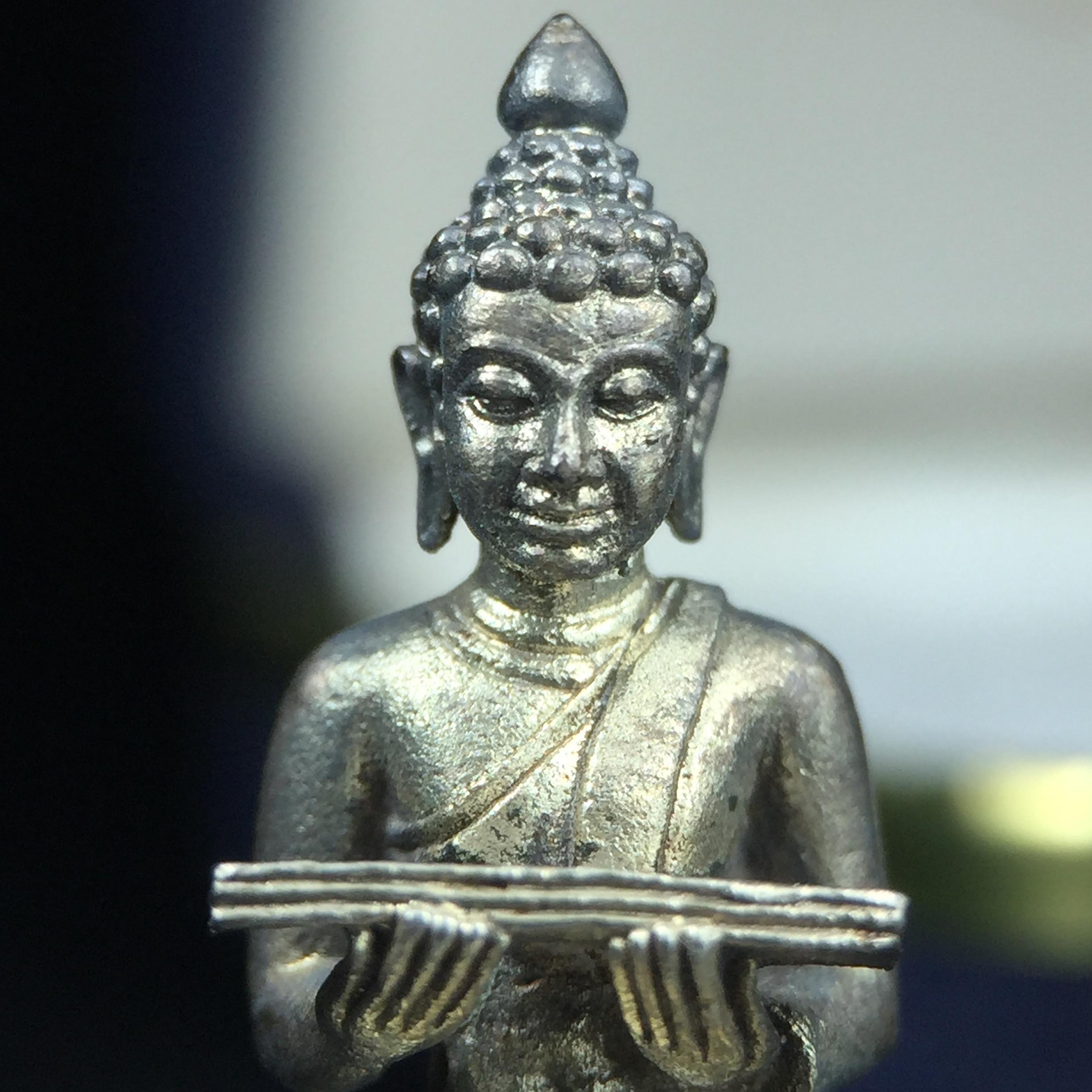 พระกริ่งปรมานุชิตชิโนรส วัดพระเชตุพนวิมลมังคลาราม(วัดโพธิ์) ปี2533 เนื้อเงิน ( ในหลวงรัชกาลที่9เสด็จเททอง)พิธีใหญ่ งดงามด้วยพุทธศิลป์เปี่ยมด้วยพุทธคุณ อีกหนึ่งรุ่นที่แนะนำสะสมบูชา