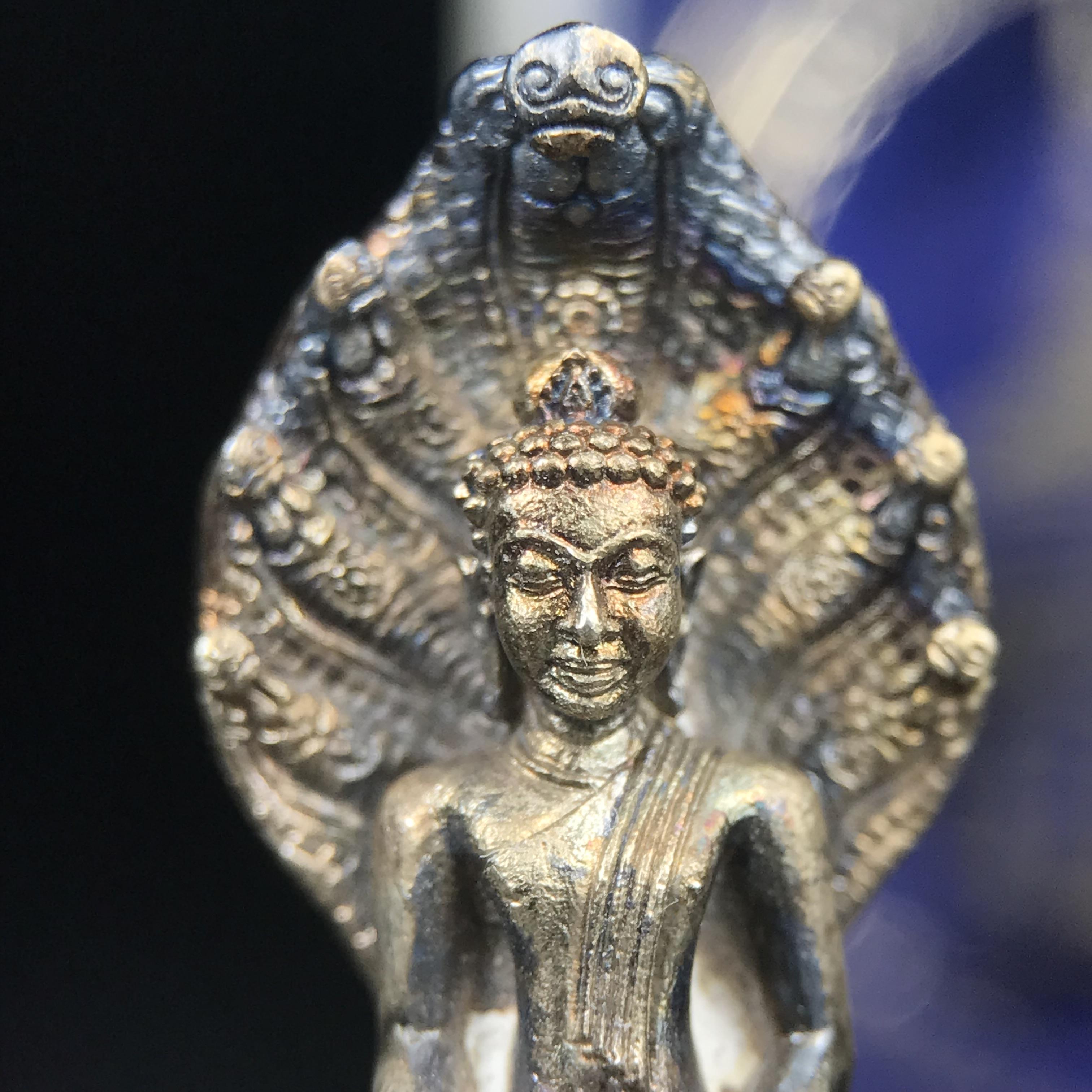 พระพุทธรูปนาคปรกปางมารวิชัย สธ. เนื่องวโรกาสสมเด็จพระเทพรัตนราชสุดาฯ ทรงเจริญพระชนมายุครบ 3 รอบ ปี2534 พิธีพุทธาภิเษก ณ วัดบวรนิเวศวิหาร โดยมีสมเด็จพระญาณสังวร สมเด็จพระสังฆราชเป็นองค์ประธาน(พิธีใหญ่ มวลสารดี พุทธศิลป์งดงาม)พระกริ่งเนื้อเงินพบเจอน้อยหายาก