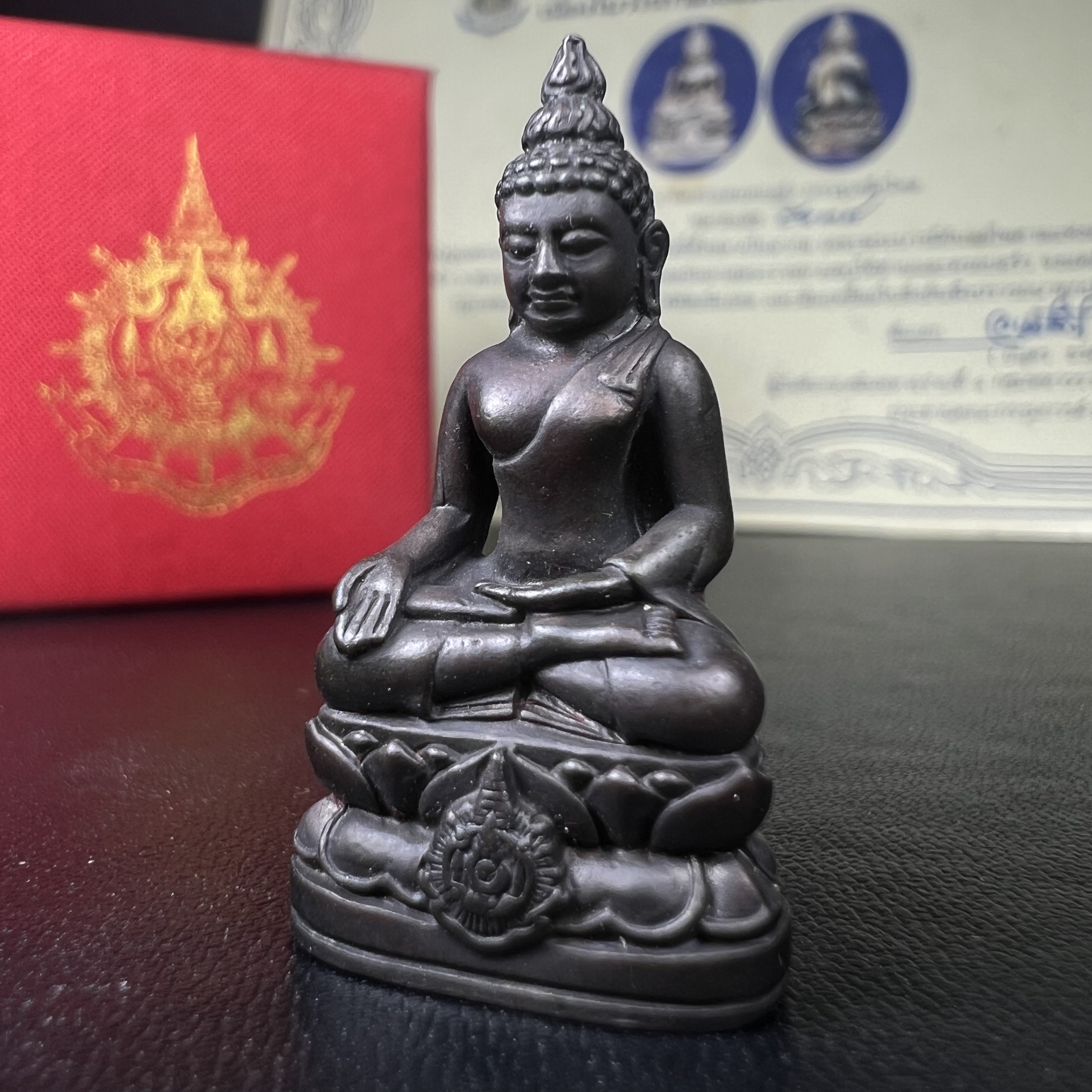 พระกริ่งไพรีพินาศ เฉลิมพระเกียรติ พระบาทสมเด็จพระเจ้าอยู่หัวรัชกาลที่9 พระชนมพรรษา 6 รอบ ปี2542 เนื้อนวโลหะผสมทองคำ(บรรจุเหล็กไหล)ดีนอก-ดีใน***องค์นี้สภาพสวยครบสมบูรณ์ มาพร้อมกล่องเดิมและใบรับรองจากผู้จัดสร้างแบบนี้หายากมาก***