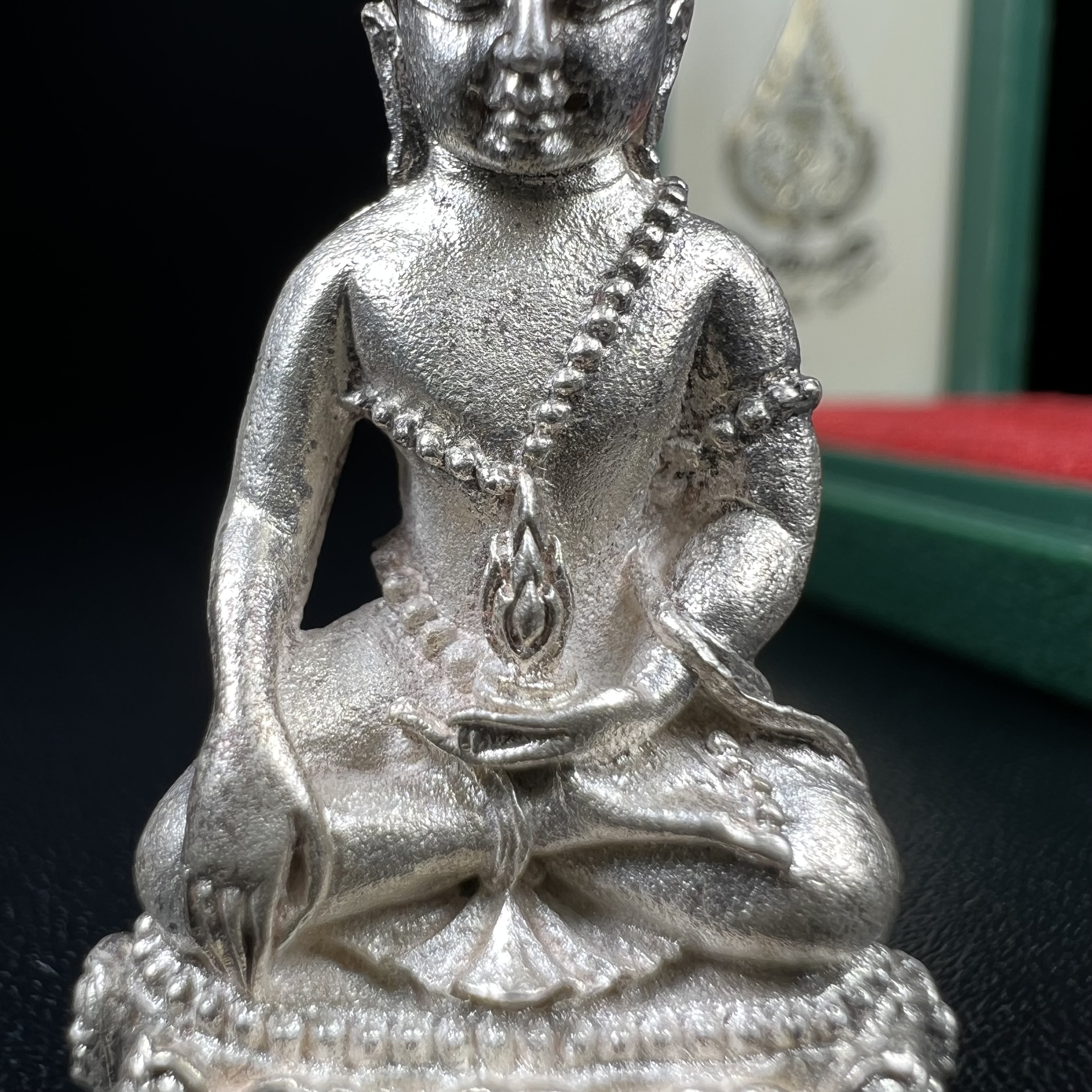 พระกริ่งวาสนาสมเด็จพระสังฆราช(วาสน์)วัดราชบพิธฯ ปี2531 เนื้อเงิน สร้างเป็นที่ระลึกในคราวที่สมเด็จพระอริยวงศาคตญาณ สมเด็จพระสังฆราช(วาสน์ วาสโน)มีพระชนมายุครบ90พรรษา(ในหลวง ร.9 เสด็จในพิธี)งานแกะแม่พิมพ์โดย นายช่างเกษม มงคลเจริญ)(1 ใน 191 องค์)หายาก