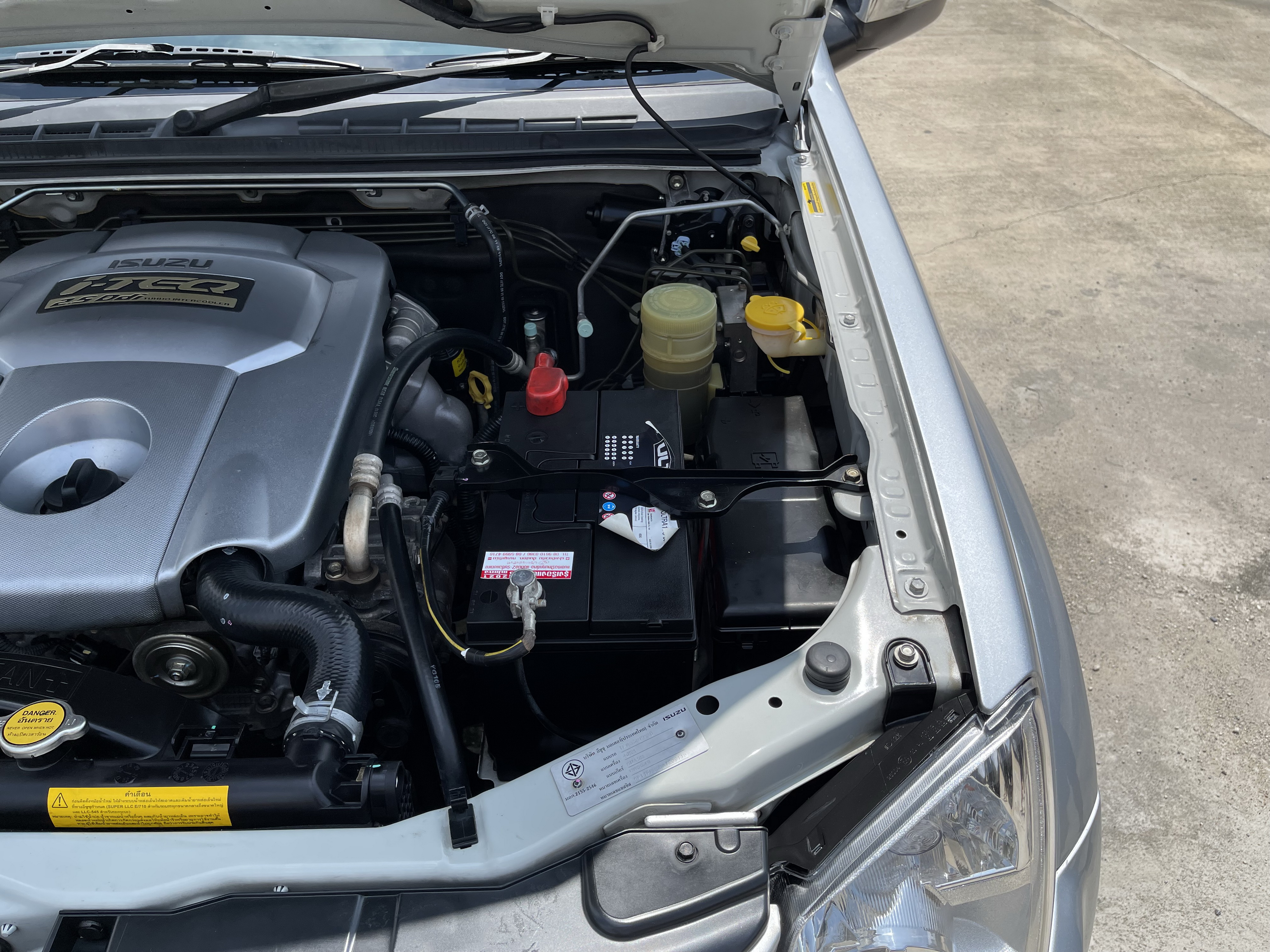 Isuzu Dmax Cab Hilander 2.5 Abs 2010 เงิน