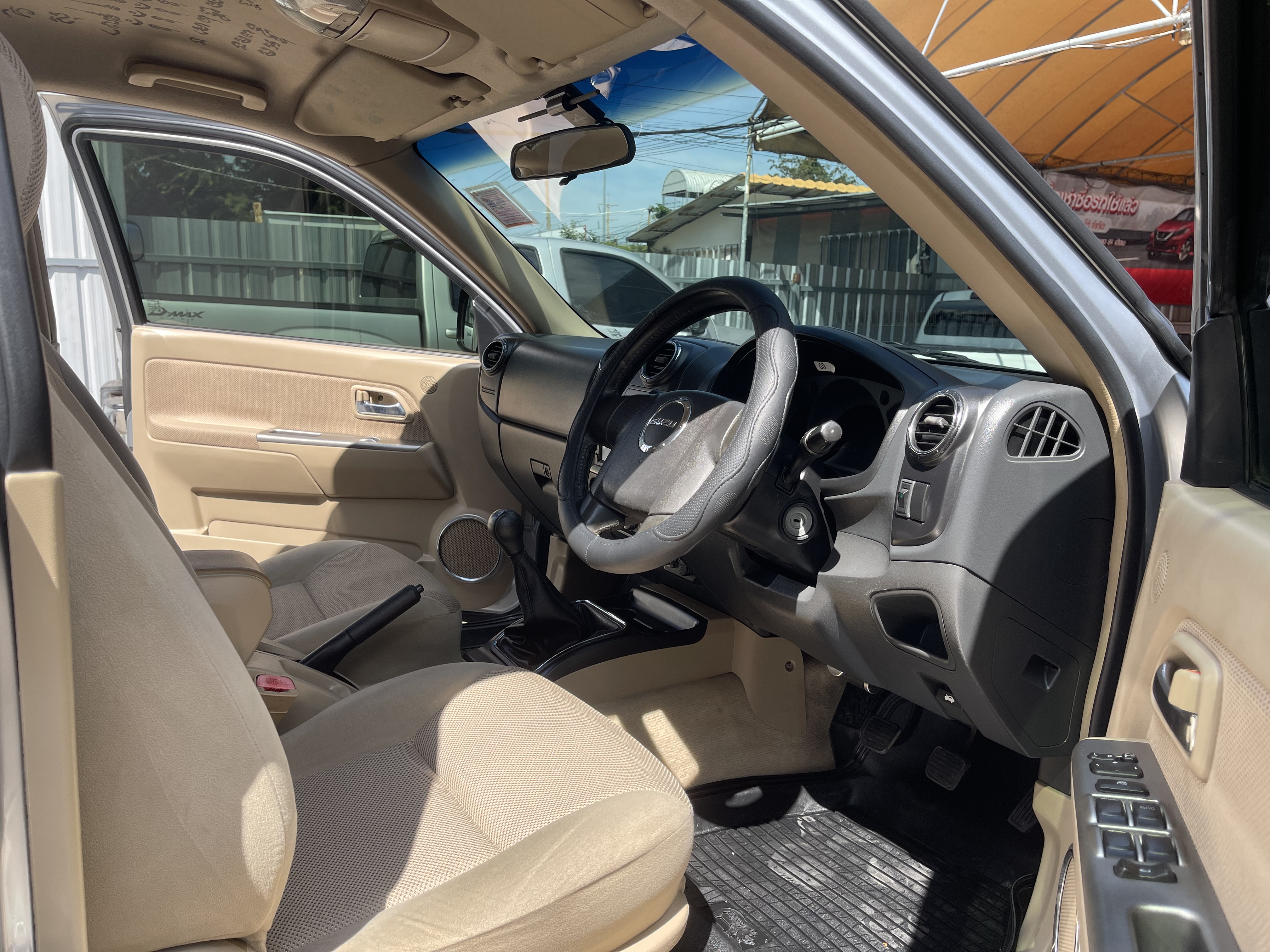 Isuzu Dmax 4ประตู Hilander 2.5 Abs 2010 เงิน