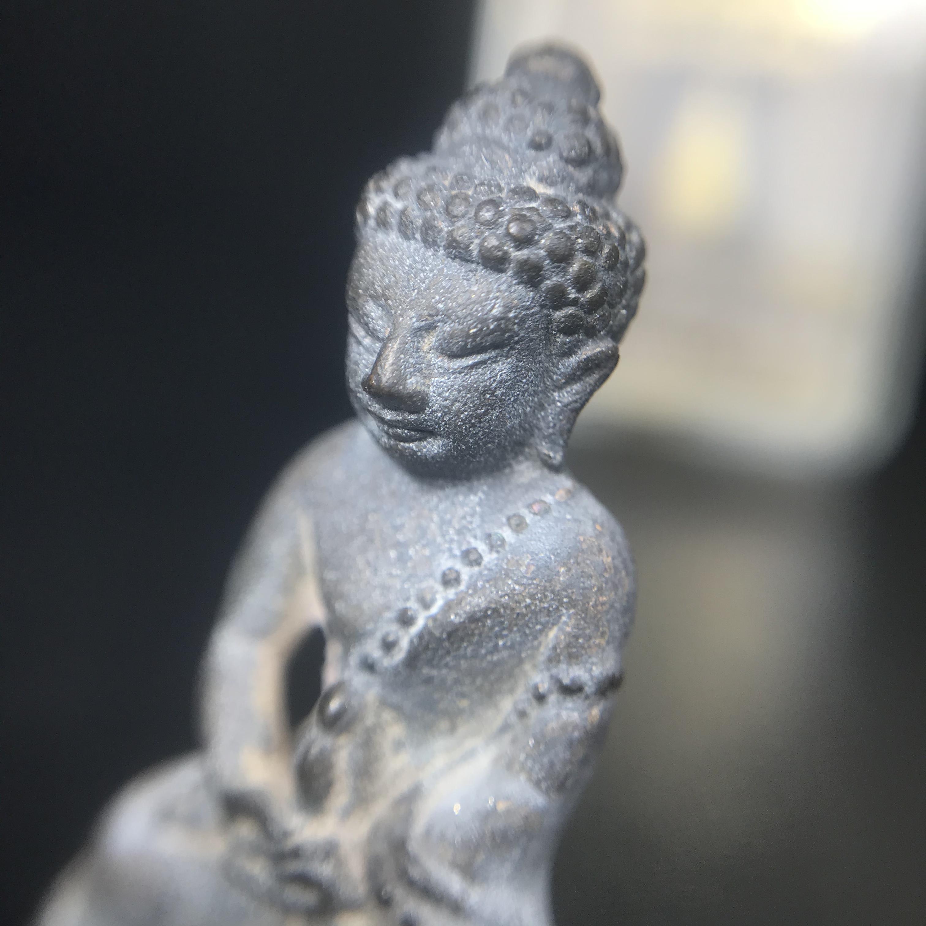 พระกริ่งชินบัญชรฉลองพระชันษา 100 ปี สมเด็จพระญาณสังวร วัดบวรนิเวศวิหาร ปี 2556 เนื้อนวโลหะผสมทองคำก้นทองแดง พิธีใหญ่ มวลสารเด่น นิยม(1 ใน 2556 องค์)