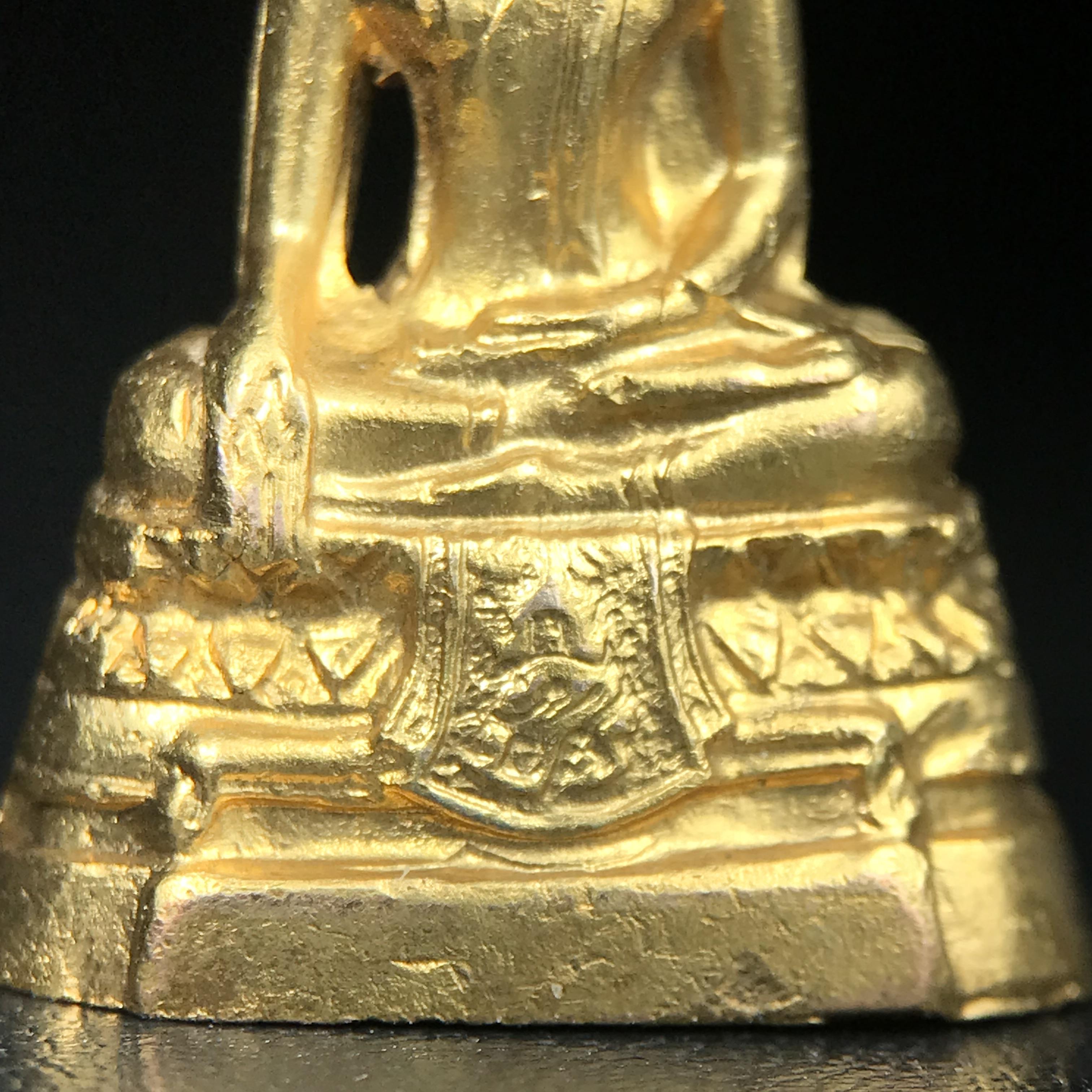 พระกริ่ง ภปร.(รุ่นแรก) วัดบวรนิเวศวิหาร พ.ศ.2508 กะไหล่ทองเดิม(กรรมการ)พิมพ์นิยม(หูยาว)(ก้นตะไบหยาบ)สภาพคัดสวยเดิม(ในหลวงรัชกาลที่9ทรงเสด็จเททอง)พบเจอน้อยหายาก