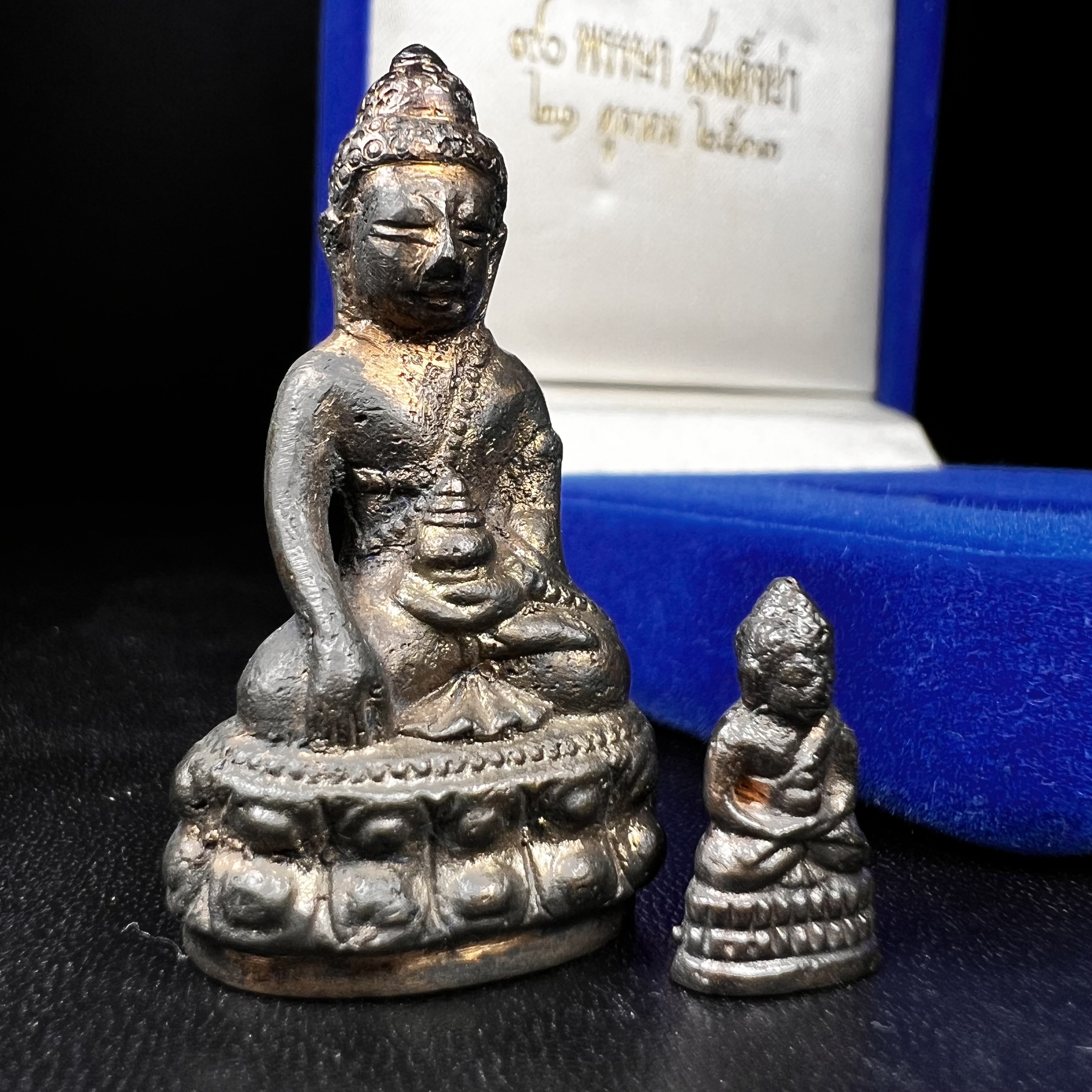 พระกริ่ง-พระชัยวัฒน์ สว. 90 พรรษาสมเด็จย่า ปี2533 เนื้อนวโลหะ(แก่ทองคำผสมทองคำเยอะมากรุ่นนี้)(ในหลวงรัชกาลที่9เสด็จในพิธี)(หล่อแบบโบราณอุดมวลสาร 108 แบบฉบับพระกริ่งใหญ่สายวัดสุทัศน์ พระสังฆราช(แพ))(1 ใน 3000 ชุด) หายาก