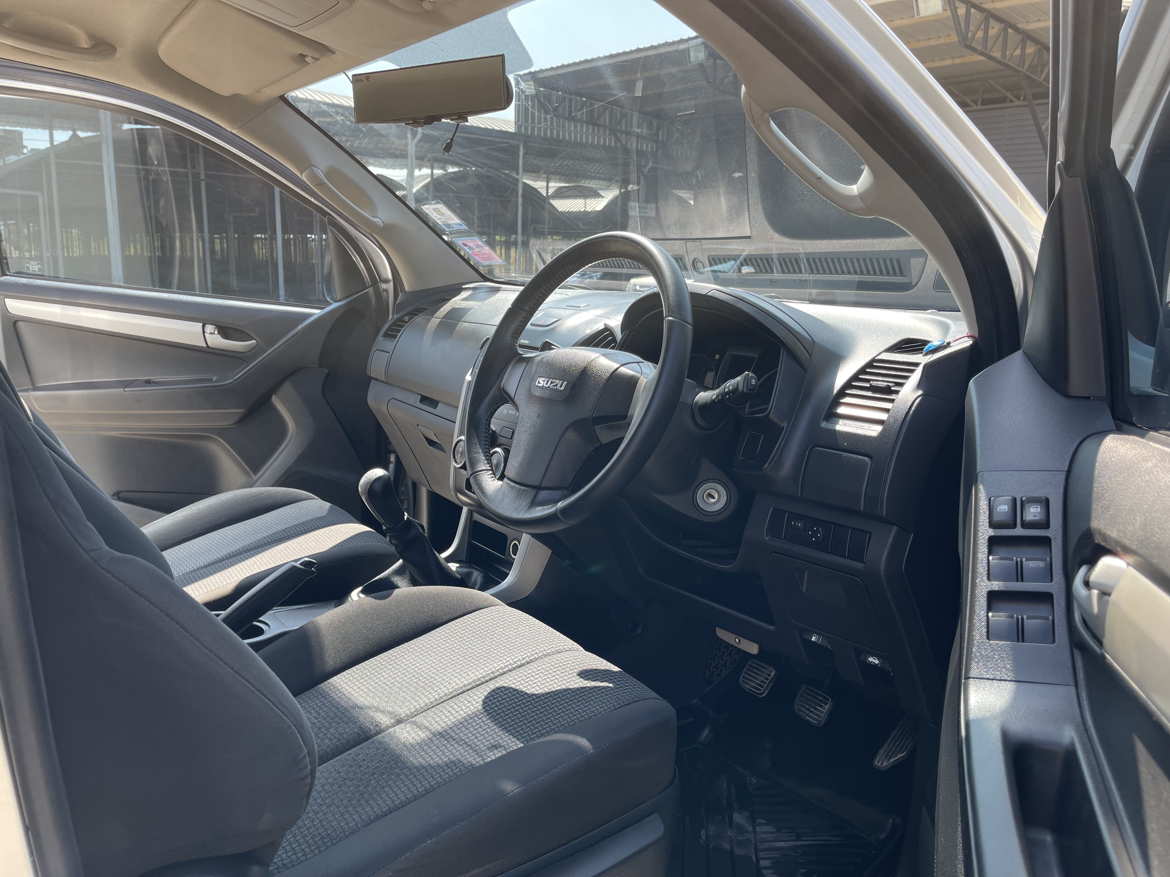 Isuzu Dmax All New 4ประตู Hilander 2.5 Vgs Z Dvd 2013 เงิน