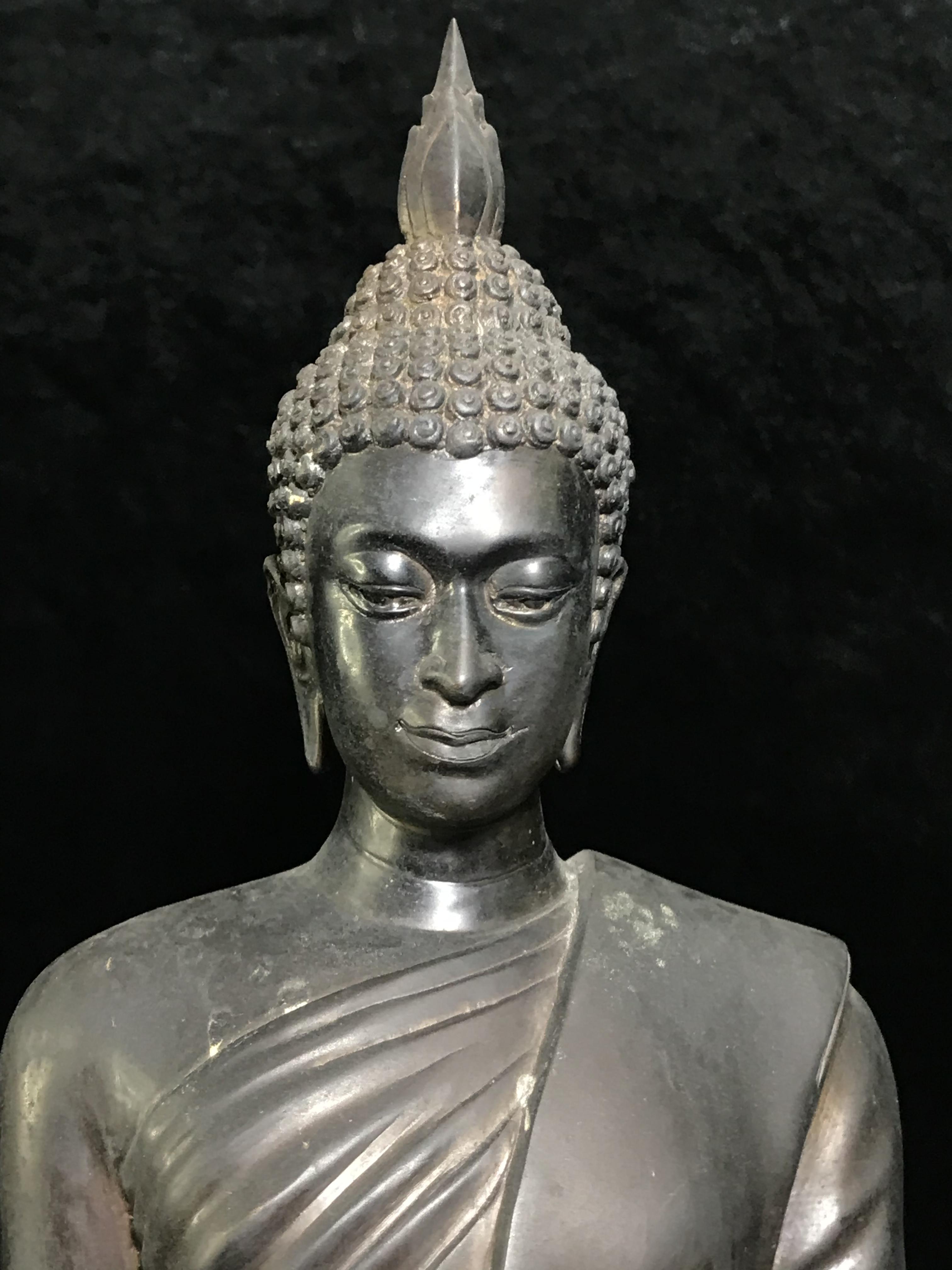 พระบูชา 25พุทธศตวรรษ พระศรีศากยะทศพลญาณ ประธานพุทธมณฑลสุทรรศน์ ปี 2530 ตราสัญลักษณ์ ในมหาวาระพระชนมพรรษา ครบ 5 รอบ 60 พรรษา เมื่อ 5 ธันวาคม พ.ศ. 2530 หมายเลข (๑๕)๓๖๕ ขนาดความสูง 15 นิ้ว รวมฐานสูง 18 นิ้ว(นิยมหายาก)