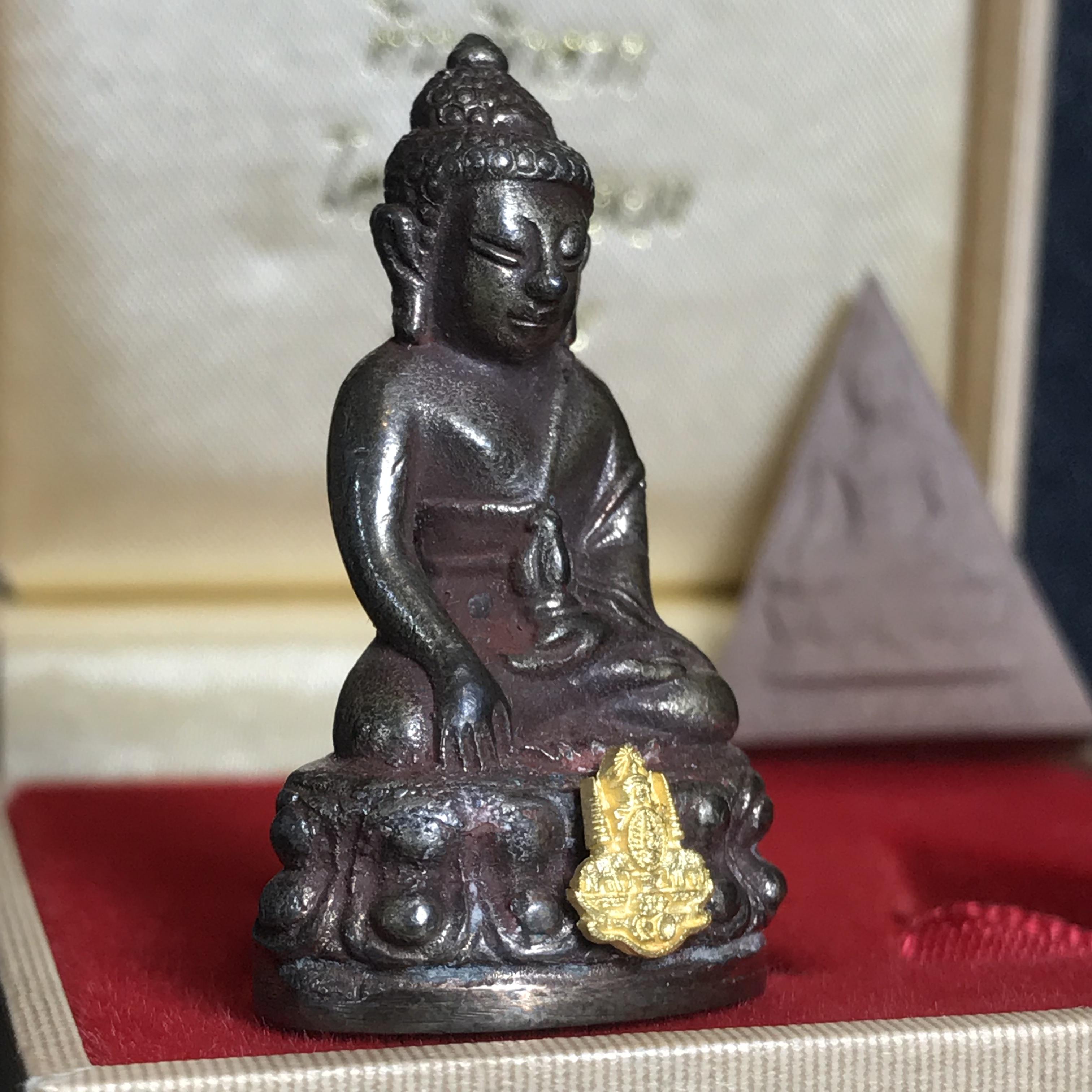 พระกริ่งเจริญโภคทรัพย์ พระพิมพ์จิตรลดา ที่ระลึกโครงการหลวง ปี2539(ชุดกรรมการหายาก)(1ใน1999ชุด)