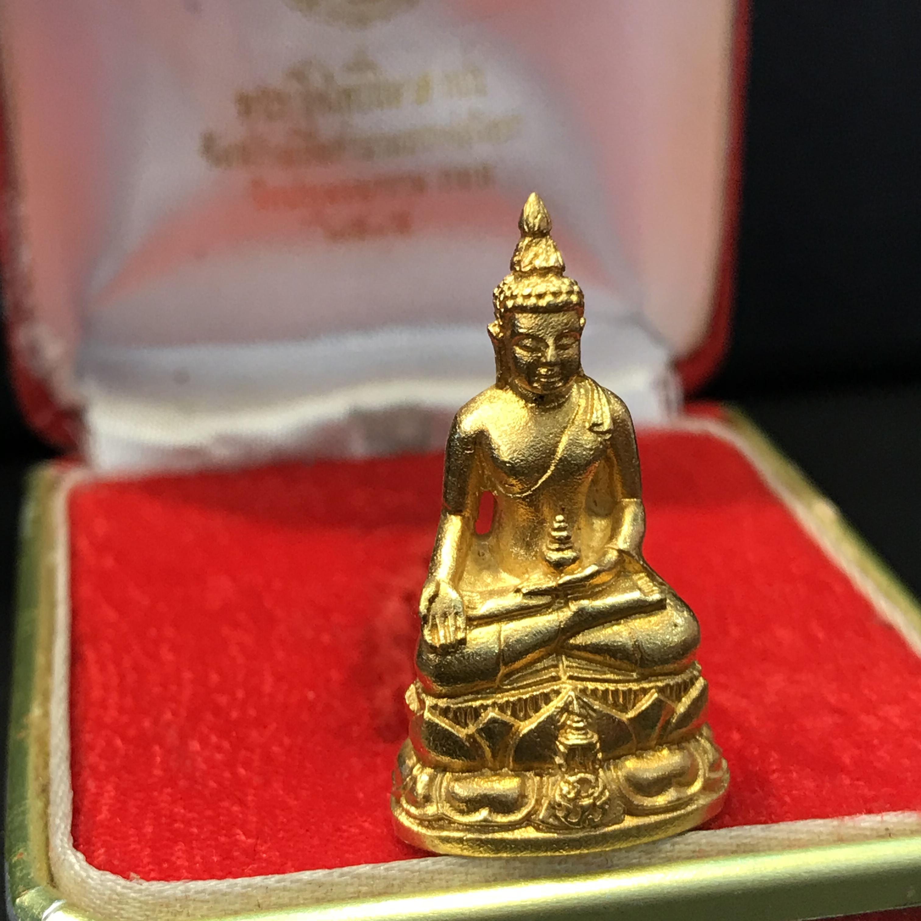 พระกริ่งไพรีพินาศ ภปร. รุ่นแรกของประเทศไทย วัดปทุมวนาราม เนื้อทองคำ ปี2535(ในหลวงรัชกาลที่9เสด็จเททอง)(สภาพสวยเดิมครบสมบูรณ์)