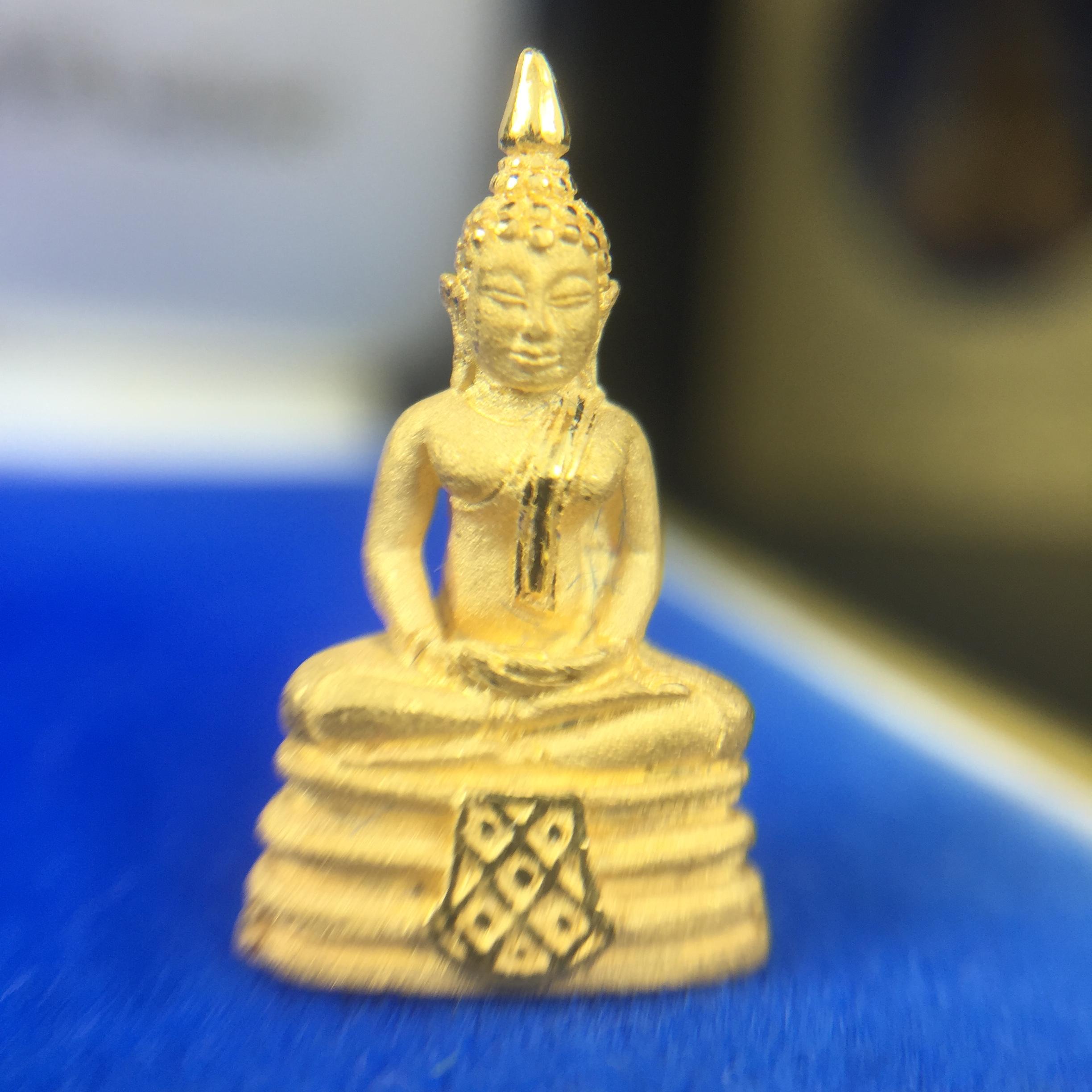 พระพุทธโสธร(หลวงพ่อโสธร) รุ่นสร้างอุโบสถ ปี2539 เนื้อทองคำ ลอยองค์พิมพ์เล็ก(หายาก) สภาพสวยเดิมกล่องบรรจุการ์ดใบรับรองเดิมครบสมบูรณ์