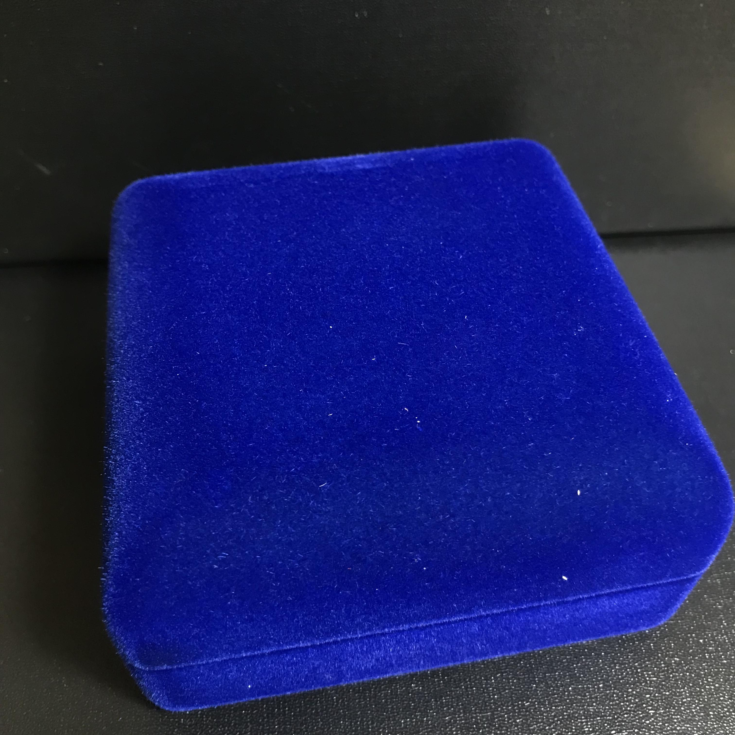 พระหลวงปู่ทวด ภปร. ปี 2547 พิมพ์สี่เหลี่ยมใหญ่-เล็ก(2องค์)เนื้อว่านดำหลัง ภปร. เงิน(หายาก1ใน1999ชุด)