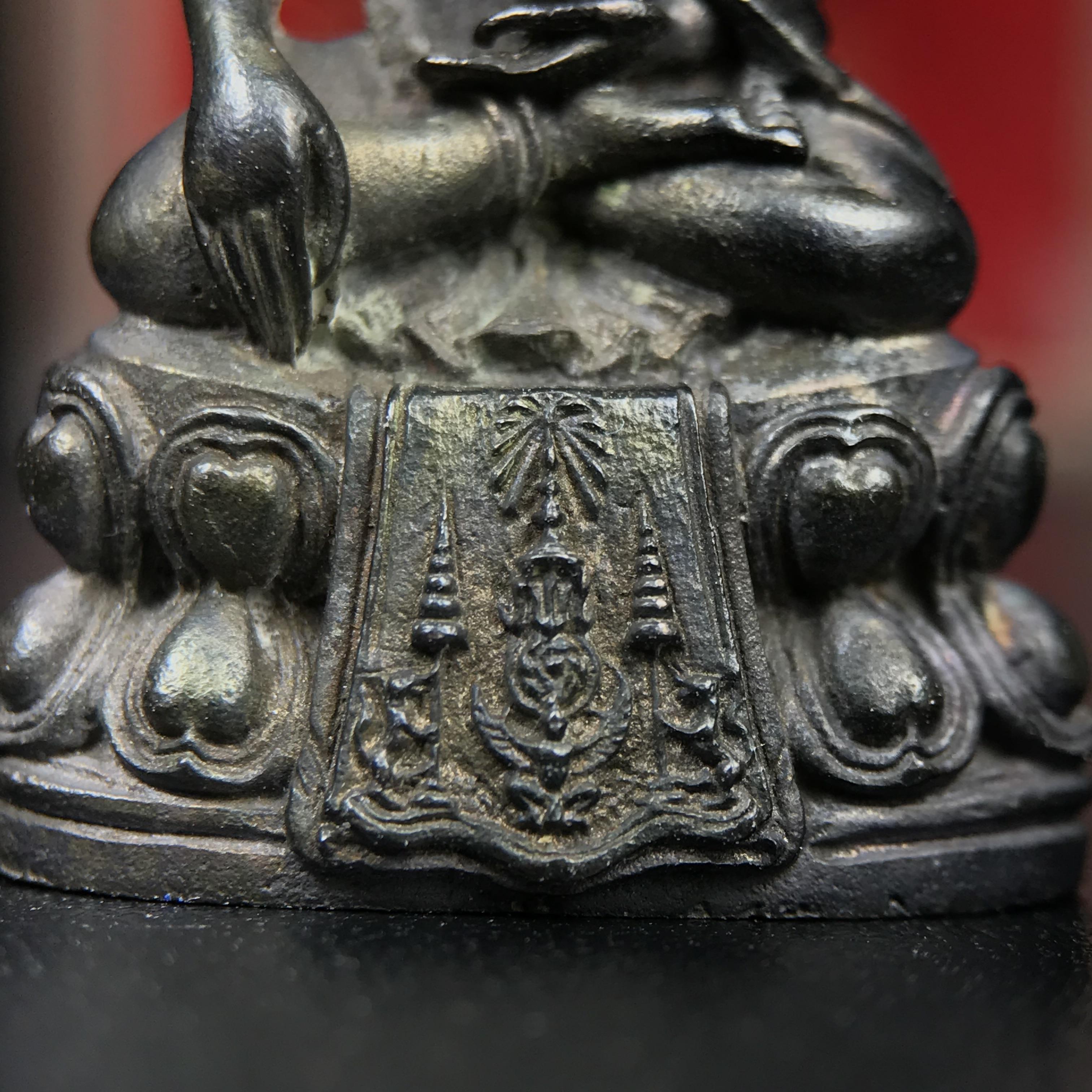 พระกริ่งปรมาภรณ์พุทธปัญญา(พระกริ่งศรีนคร 2) จัดสร้างเนื่องในมหามงคลสมัยเฉลิมพระชมน์พรรษา 5 รอบ องค์พระบาทสมเด็จพระเจ้าอยู่หัวรัชกาลที่9 ปี 2530 เนื้อนวโลหะ (ออกแบบโดยนายช่างเกษม มงคลเจริญ มีพระอาจารย์ไสว วัดราชนัดดา กรุงเทพ เป็นเจ้าพิธีครั้งสุดท้าย)