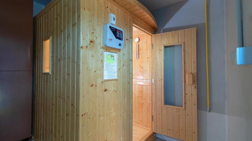 For Sale : Patong, Luxury Patong Resort , 36 Rooms, 5 floors