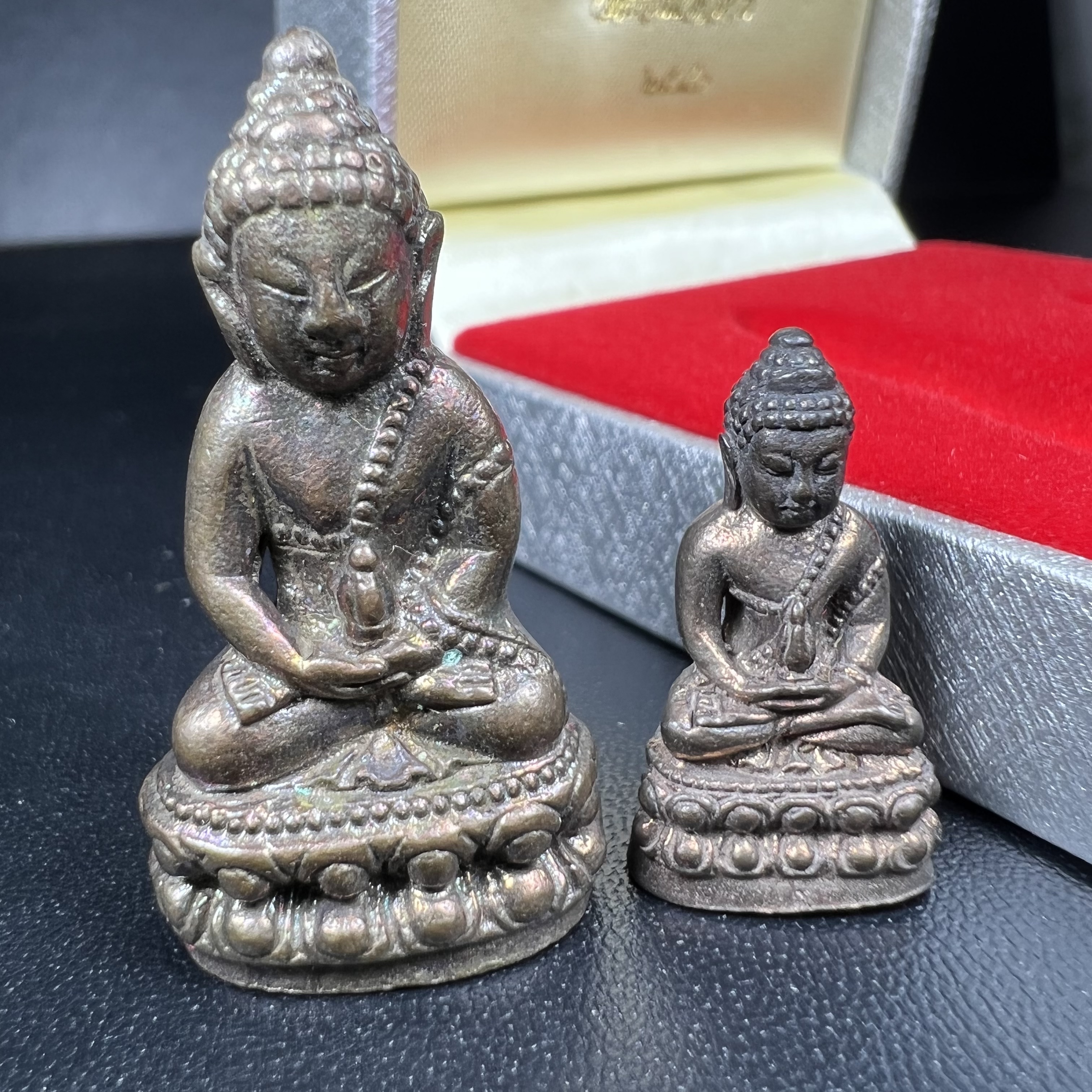 พระกริ่ง-พระชัยวัฒน์ ปวโร 84 พรรษา สมเด็จพระญาณสังวร สมเด็จพระสังฆราช วัดบวรนิเวศวิหาร ปี 2540 เนื้อนวโลหะ พร้อมกล่องบรรจุเดิมครบสมบูรณ์(ชุดหมายเลข 2281)