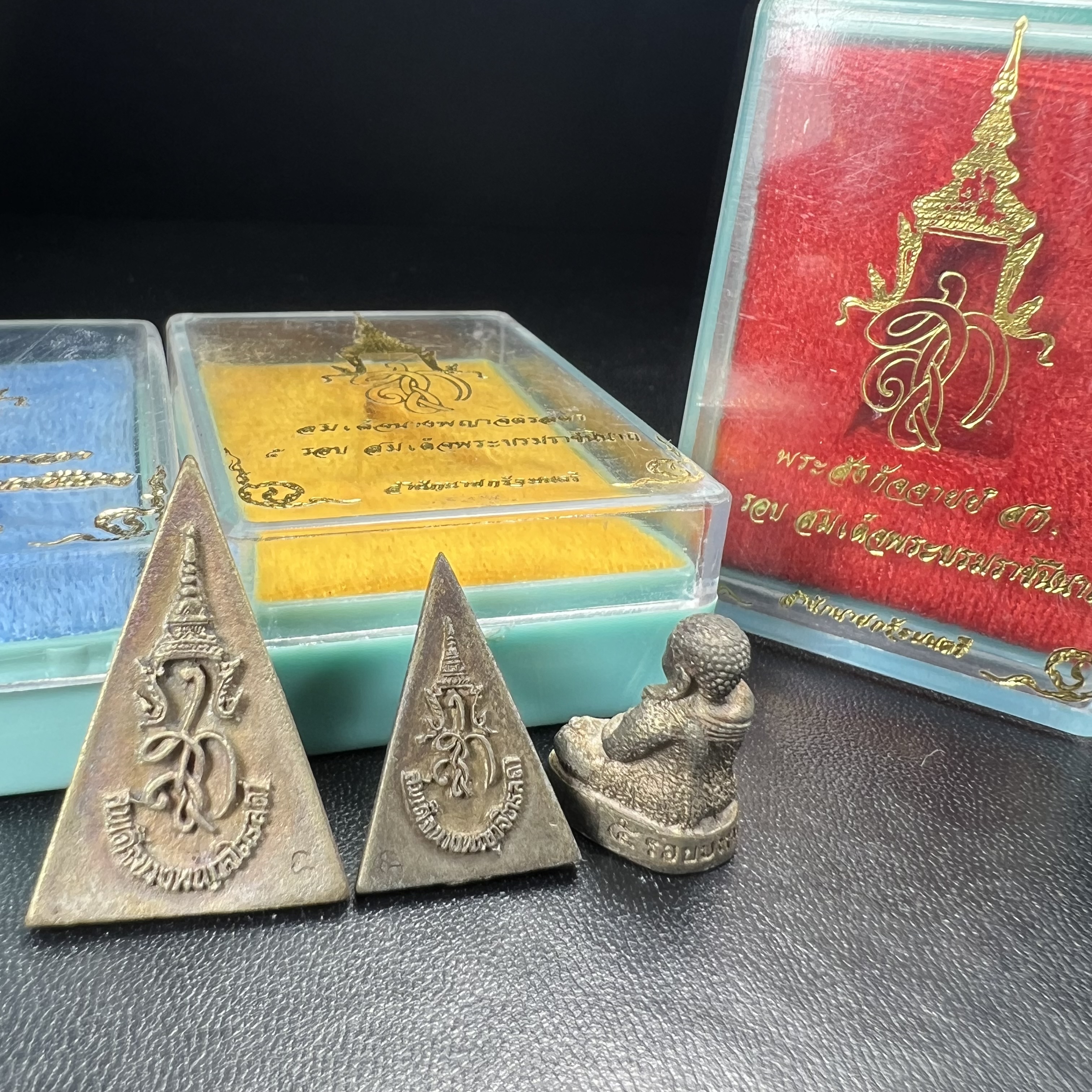 สมเด็จนางพญาจิตรลดา สก. พิมพ์ใหญ่และพิมพ์เล็ก + สมเด็จพระสังกัจจายน์ สก. ครบชุดเนื้อนวโลหะ(รวม 3 องค์) เฉลิมพระชนมพรรษา 5 รอบ สมเด็จพระบรมราชินีนาถ ปี 2535 จัดสร้างโดย สำนักนายกรัฐมนตรี (พิธีปลุกเสกใหญ่ 3 วาระ)(ในหลวง ร.๙ และพระราชินี เสด็จในพิธี)