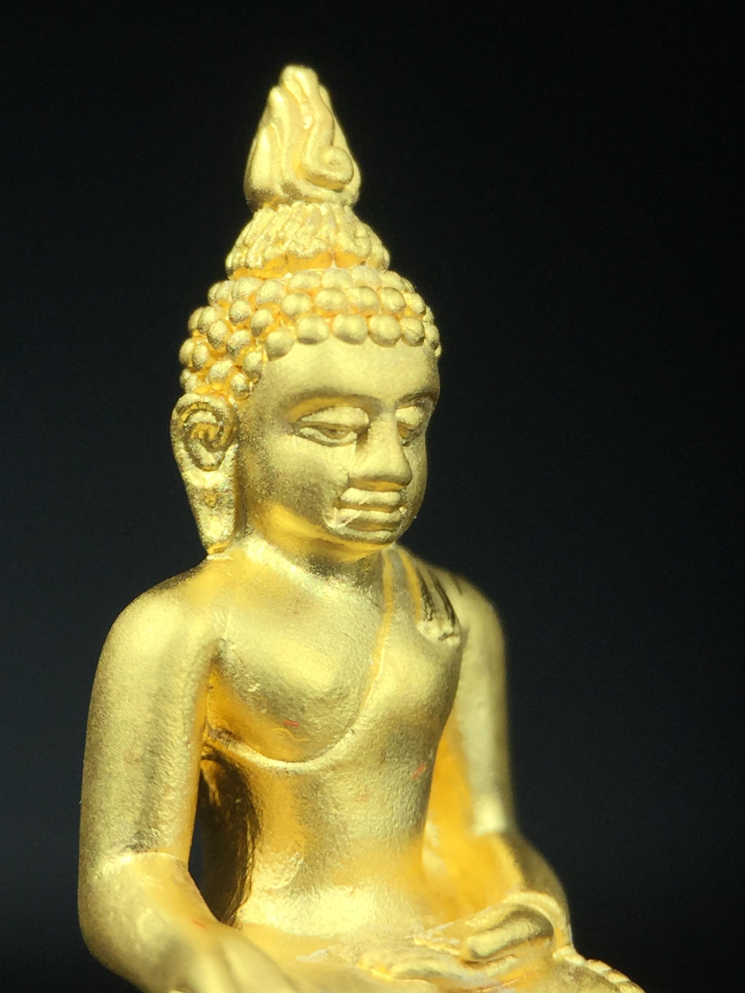 พระไพรีพินาศ รุ่นมหามงคล 72 พรรษา (6 รอบ) ในหลวงรัชกาลที่9 ปี2542 พิมพ์ใหญ่ เนื้อทองคำบริสุทธิ์ 99.9% (ฐานเนื้อนาค)แบบพ่นทรายขัดเงาบางส่วน(สภาพสวยเดิมกล่องบรรจุเดิมครบสมบูรณ์)องค์พิเศษกรรมการ(พบเจอน้อยหายากมาก)