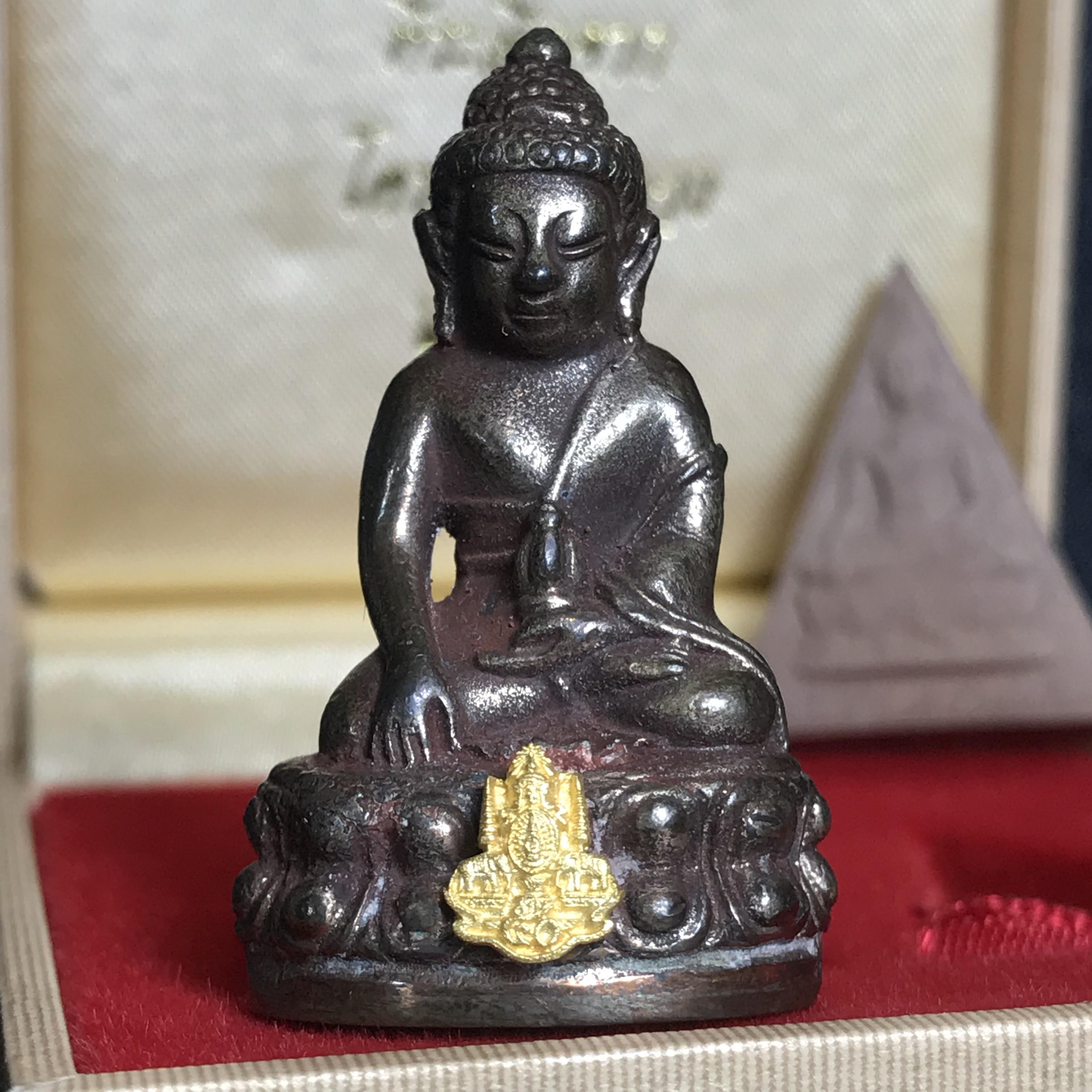 พระกริ่งเจริญโภคทรัพย์ พระพิมพ์จิตรลดา ที่ระลึกโครงการหลวง ปี2539(ชุดกรรมการหายาก)(1ใน1999ชุด)