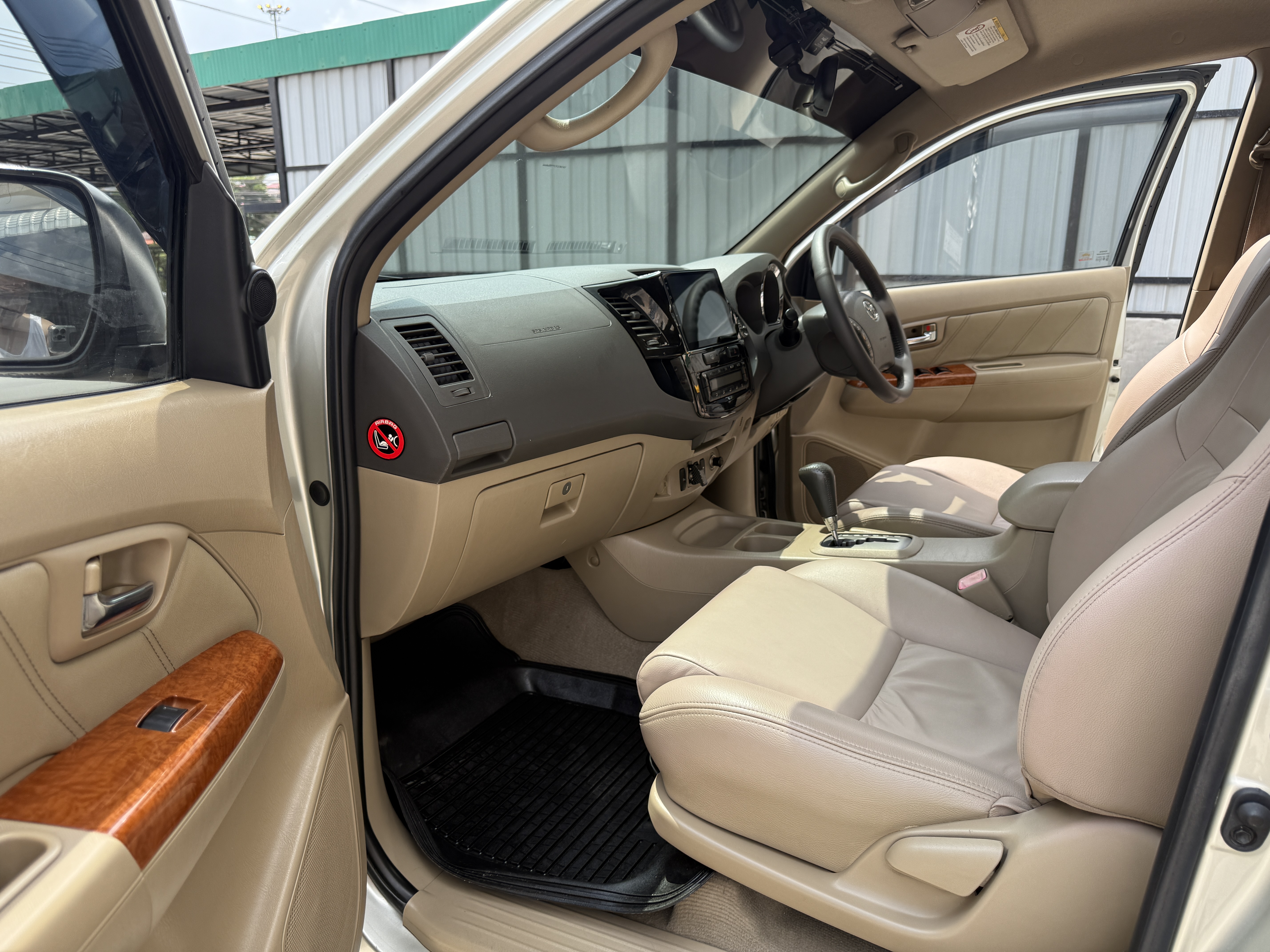 Toyota Fortuner 3.0 V 2WD At 2010 เงิน