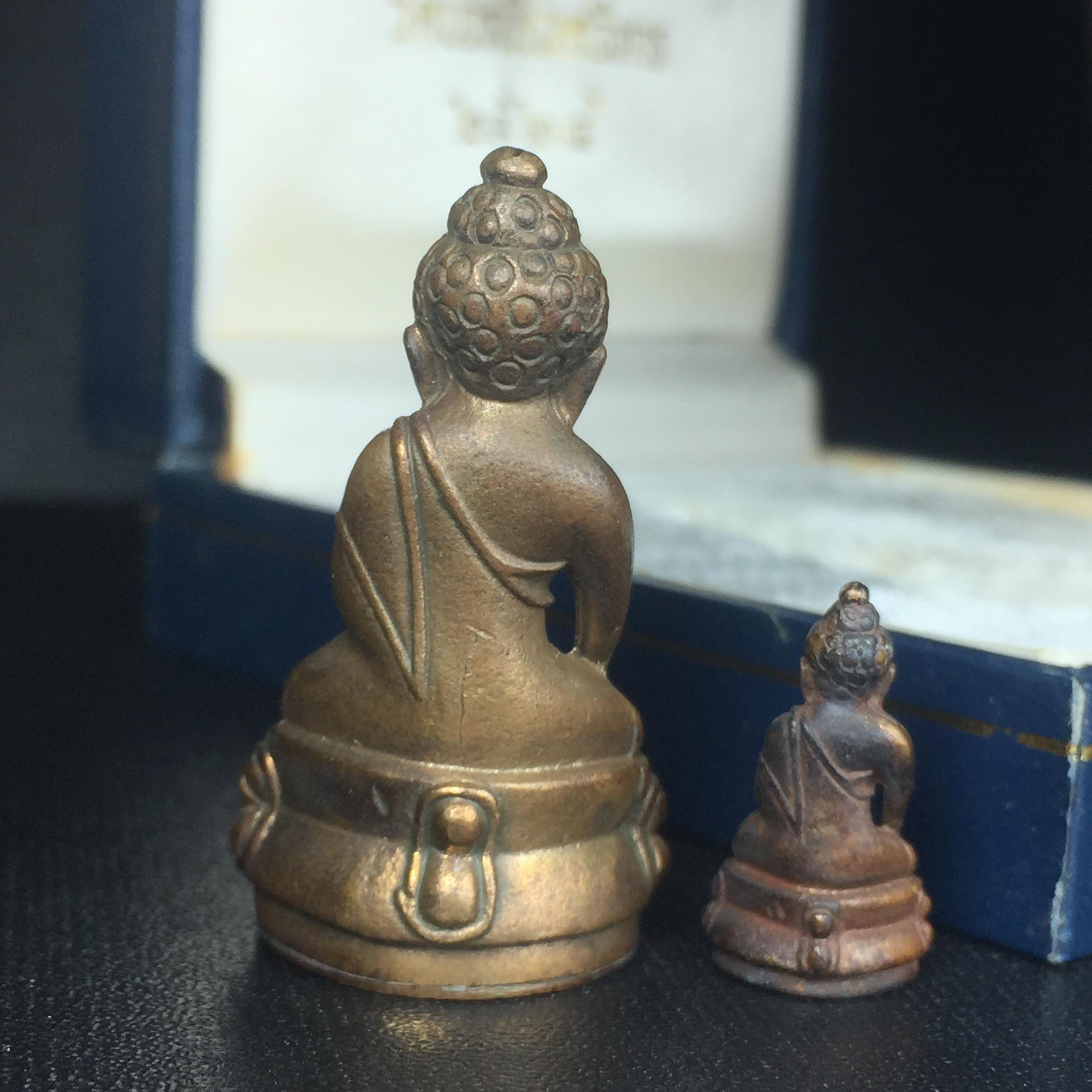 พระกริ่ง-พระชัยวัฒน์ รุ่นศิริสมบัติ อายุสมมงคล 72ปี สมเด็จพระญาณสังวร วัดบวรนิเวศวิหาร ปี 2528 เนื้อสัมฤทธิ์โลหะผสม(ตอกโค๊ด) (สุดยอดชนวนมาลสารรุ่นยอดนิยมที่นำมาจัดสร้าง)พร้อมกล่องบรรจุเดิมครบ รุ่นนี้สร้างน้อย หายาก สภาพสวยมาก