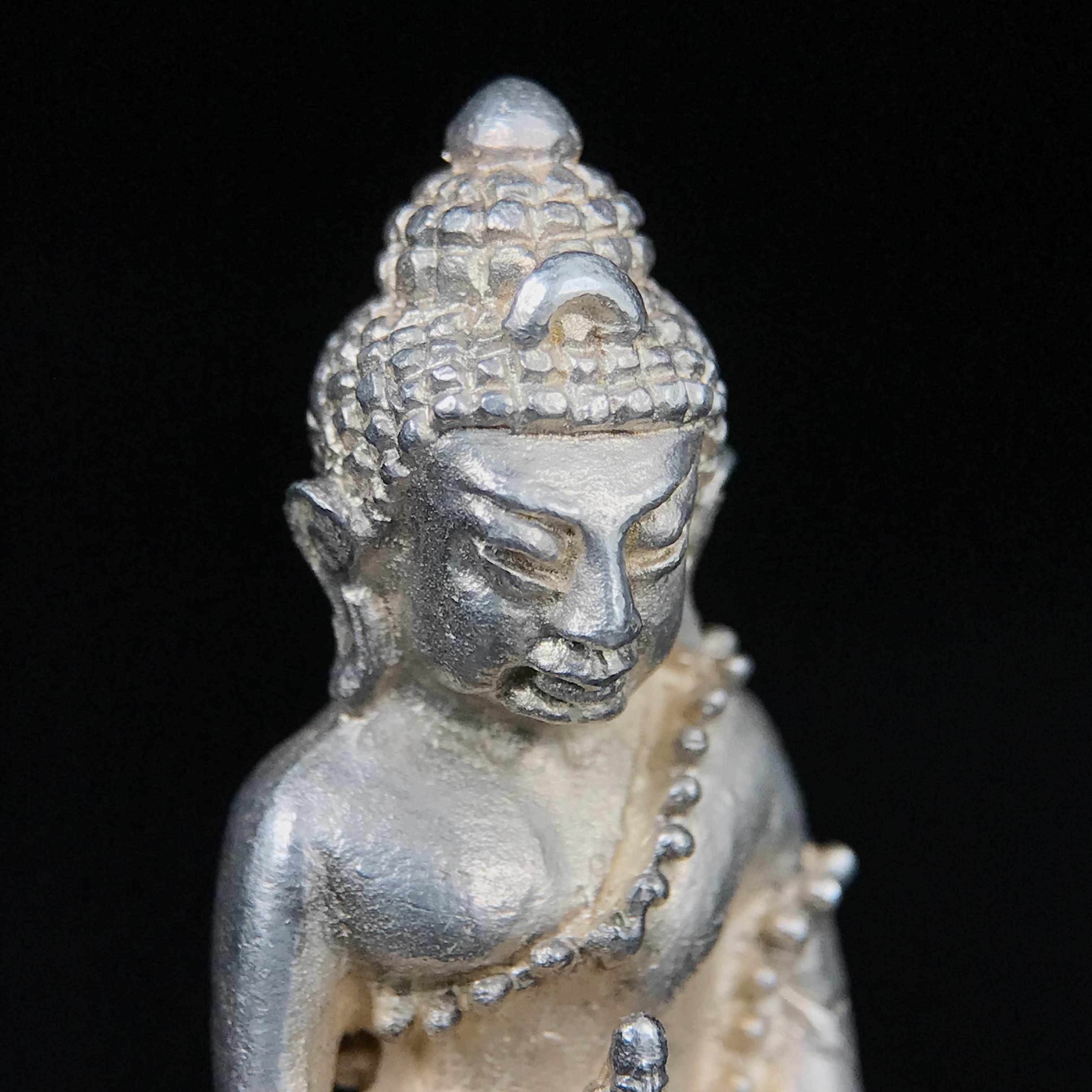 พระกริ่งญาณสังวร(พระกริ่ง ญส.)ปี 2519 เนื้อเงิน(สภาพสวยผิวเดิมขึ้นน้ำทองสวยมาก) สมเด็จพระญาณสังวรและหลวงพ่อคูณ ปริสุทโธ จับสายสูตรร่วมกันในพิธีเททอง ณ อุโบสถวัดบวรนิเวศวิหาร(พิธีใหญ่ เจตนาดี หลวงปู่โต๊ะร่วมปลุกเสก)(แบบนี้ไม่ควรพลาด)หายาก 1ใน 999 องค์