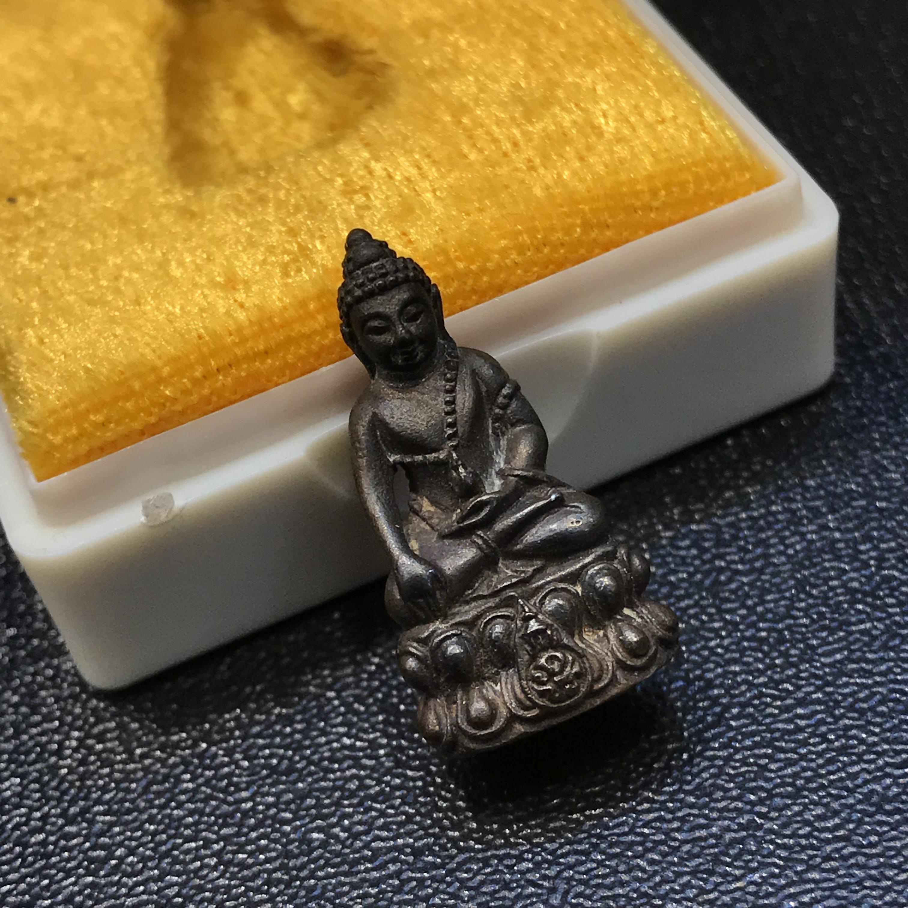 พระชัยวัฒน์นวปทุม ภปร. วัดปทุมวนาราม ปี2535 เนื้อเงิน+เนื้อนวโลหะ(ในหลวงรัชกาลที่9เสด็จเททอง)(สภาพสวยเดิมครบสมบูรณ์)