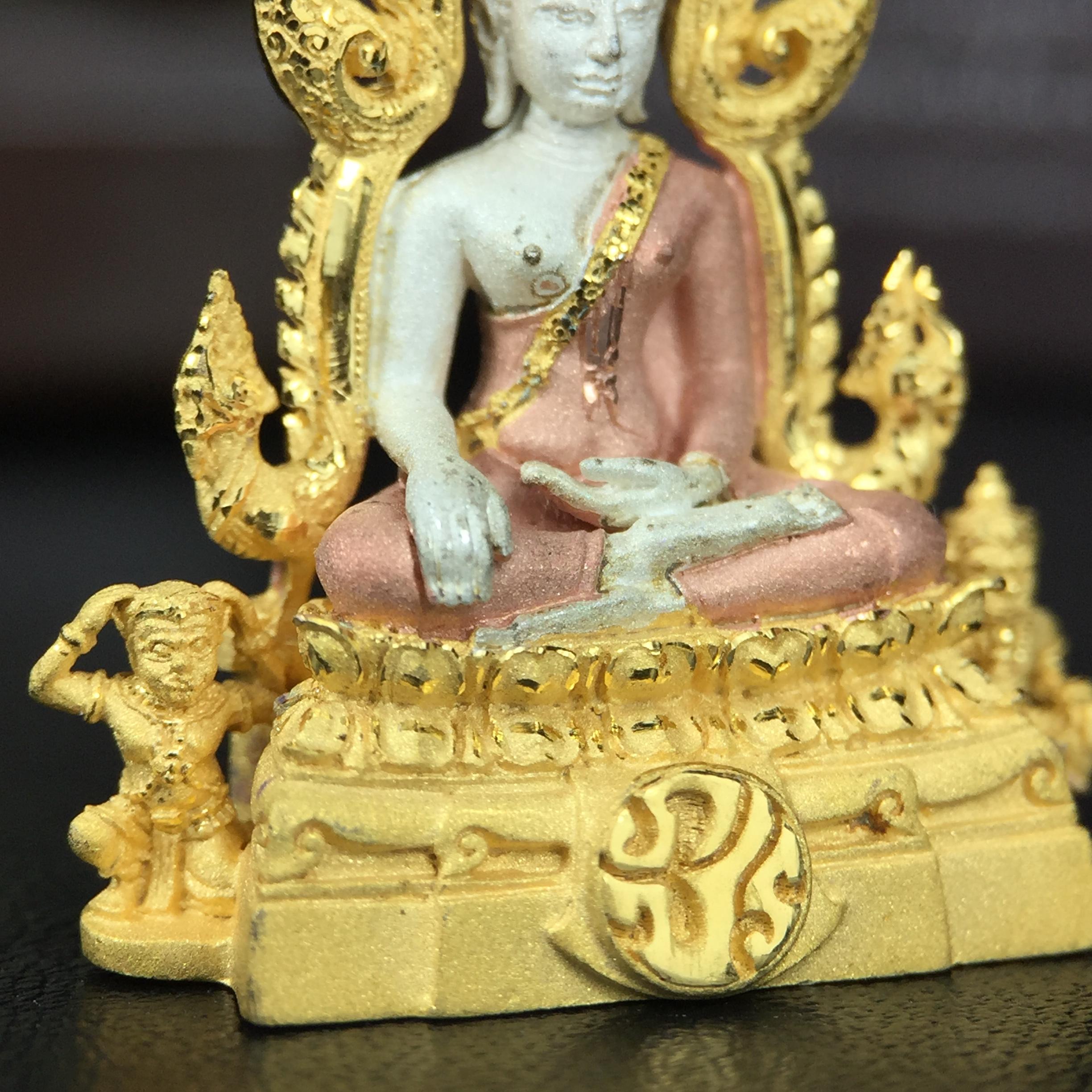 พระพุทธชินราช ภปร. โครงการ "เพราะแผ่นดินนี้ คือ แผ่นดินเกิด" ปี2548(รุ่นแรก) ลอยองค์ หน้าตัก 1/2 นิ้ว เนื้อเงินสามกษัตริย์ พุทธศิลป์งดงามทรงคุณค่า รุ่นยอดนิยม