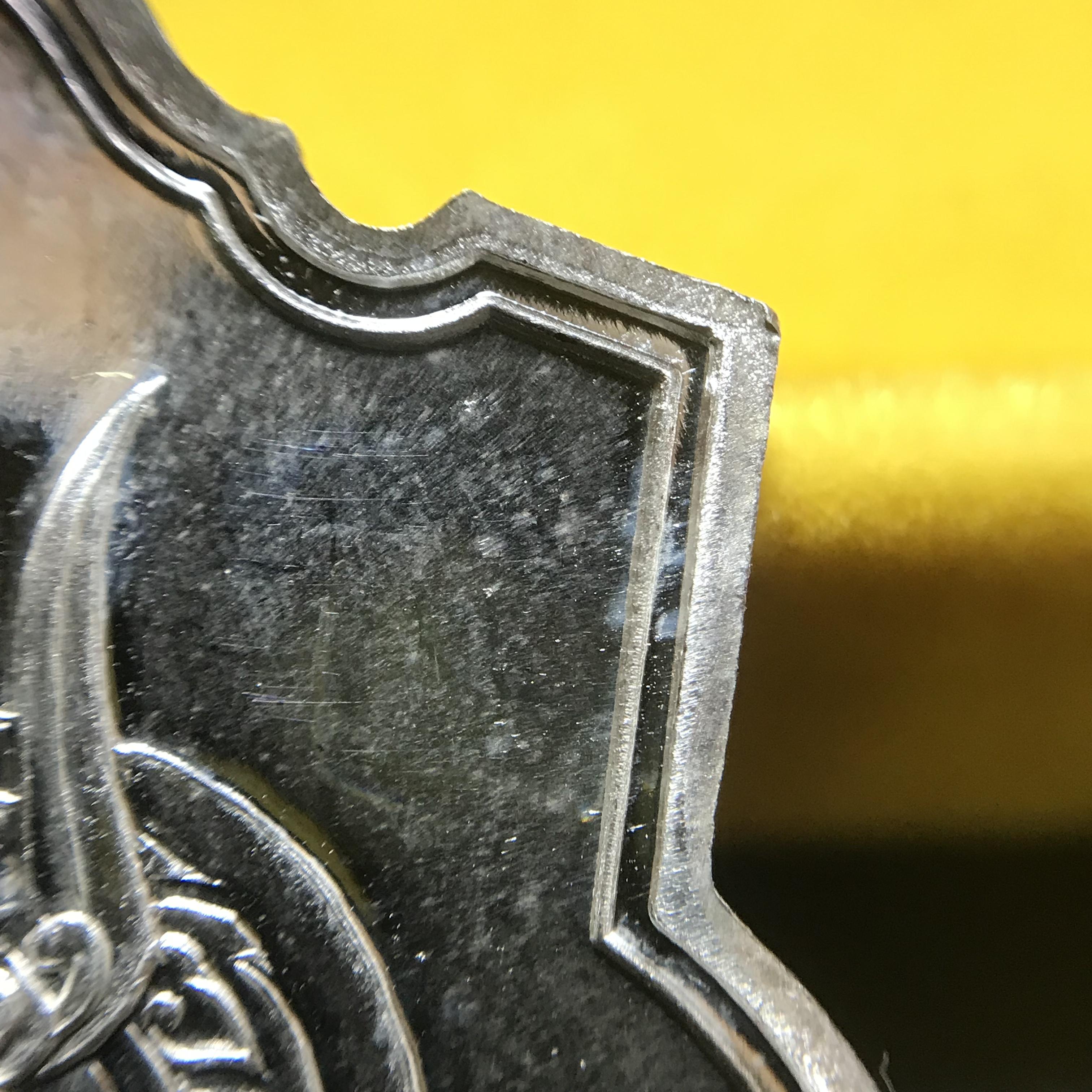 เหรียญพระบาทสมเด็จพระเจ้าอยู่หัว รัชกาลที่9ประทับนั่งบัลลังก์ กระทรวงมหาดไทยจัดสร้าง ปี2539 เนื้อเงินกล่องบรรจุเดิม(สภาพสวย)(นิยม)