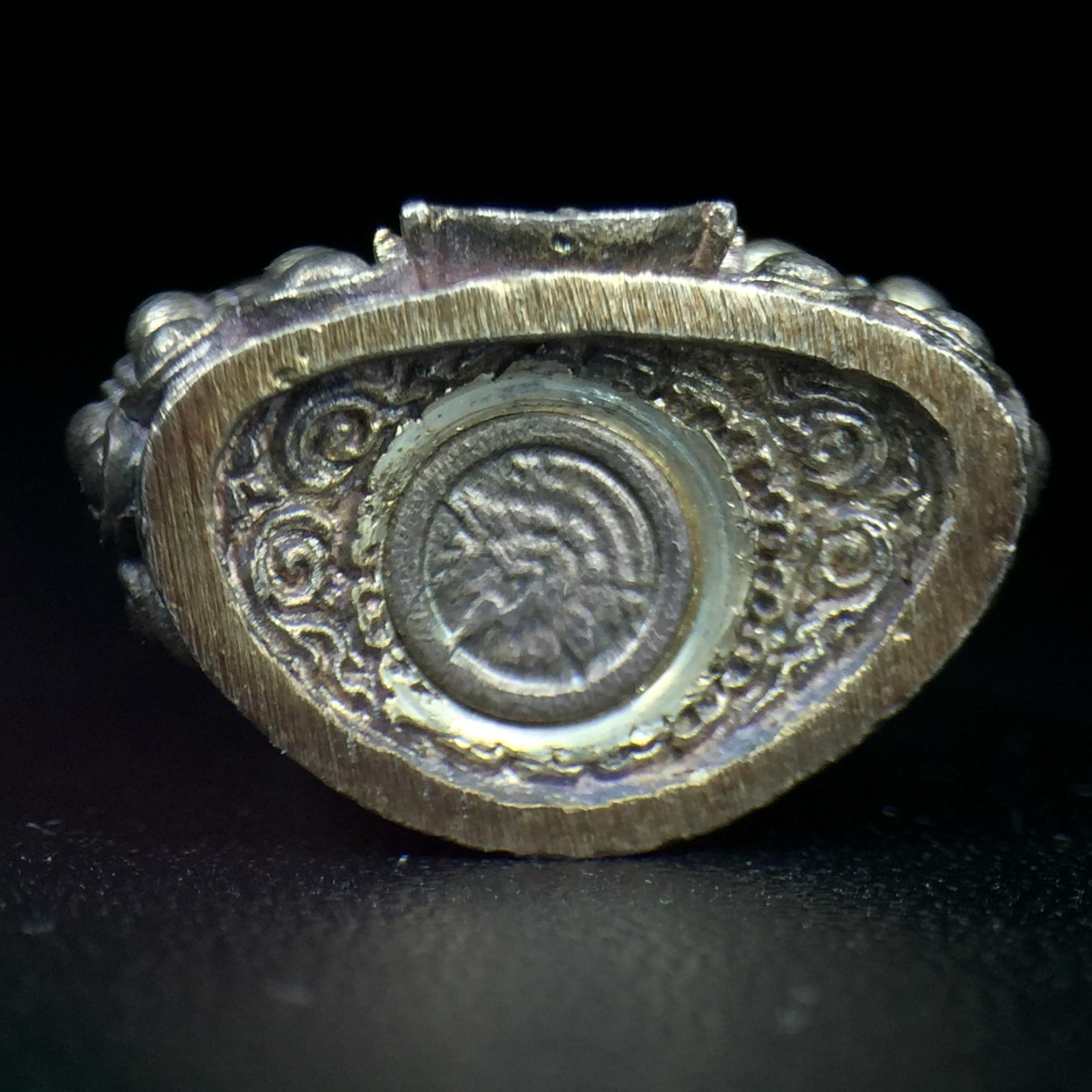 พระกริ่งศิรากาศ ภปร.(พระกริ่งคุ้มเกล้า)วัตถุมงคล"คุ้มเกล้าฯ" มูลนิธิ “คุ้มเกล้า” ในพระบรมราชูปถัมภ์ จัดสร้าง โรงพยาบาลภูมิพล เนื้อเงิน(พิมพ์หน้าไทย)(สภาพผิวเดิมขึ้นน้ำทองทั่วองค์สวย)(รัชกาลที่9เสด็จเททอง)(พิธีใหญ่)(นิยม)