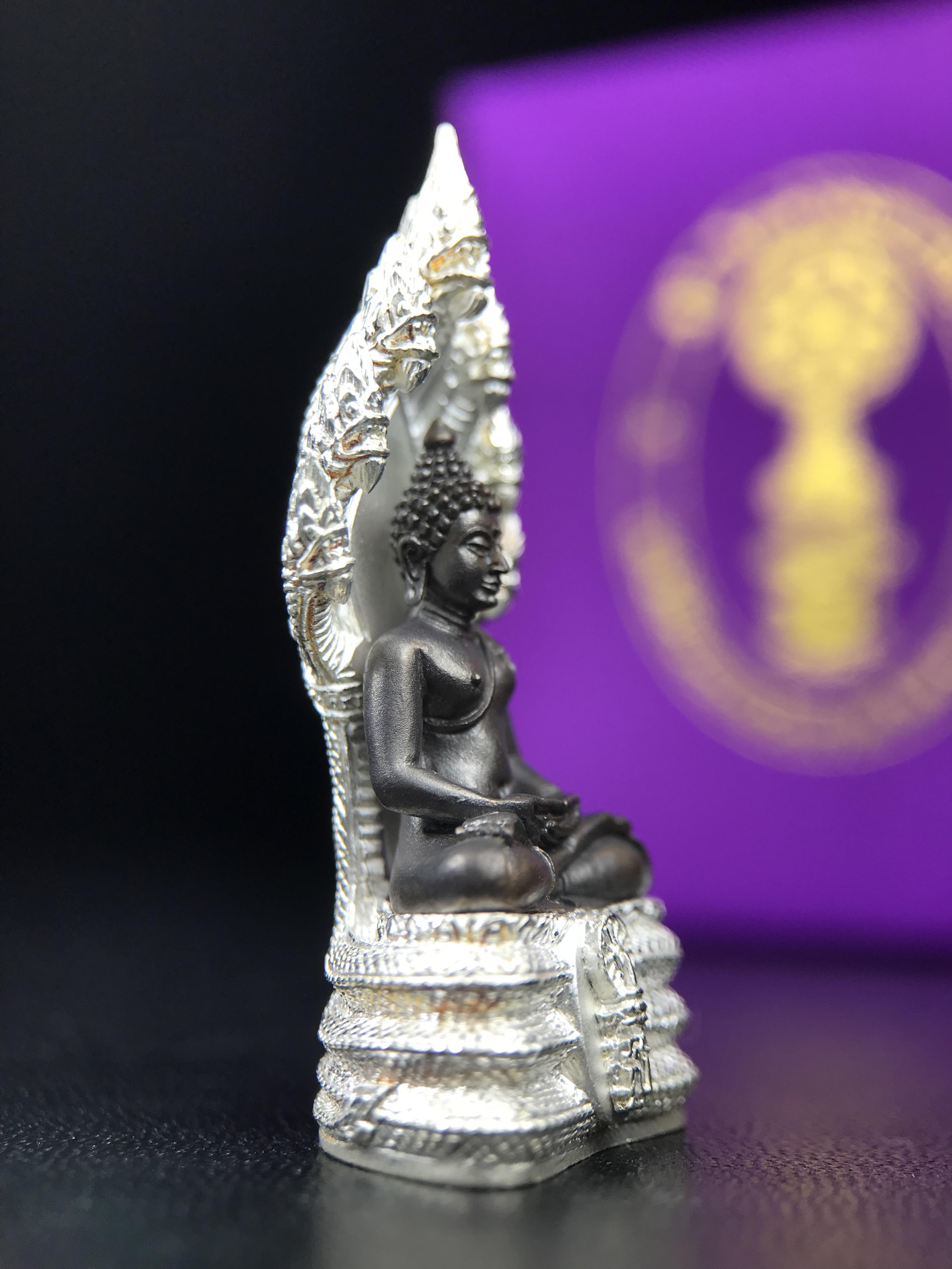 พระนาคปรก สธ. รุ่นสร้างพระอุโบสถเฉลิมพระเกียรติ 4 รอบ 84 พรรษา สมเด็จพระเทพรัตนราชสุดาฯ วัดบวรนิเวศวิหาร ปี 2543 พิมพ์ใหญ่ องค์พระเนื้อนวโลหะ ฐานนาคปรกเนื้อเงิน(สภาพ สวย )พิธีใหญ่ พุทธศิลป์งดงาม หายาก(องค์หมายเลขสวย ๒๖๗) (1 ใน 1999 องค์)