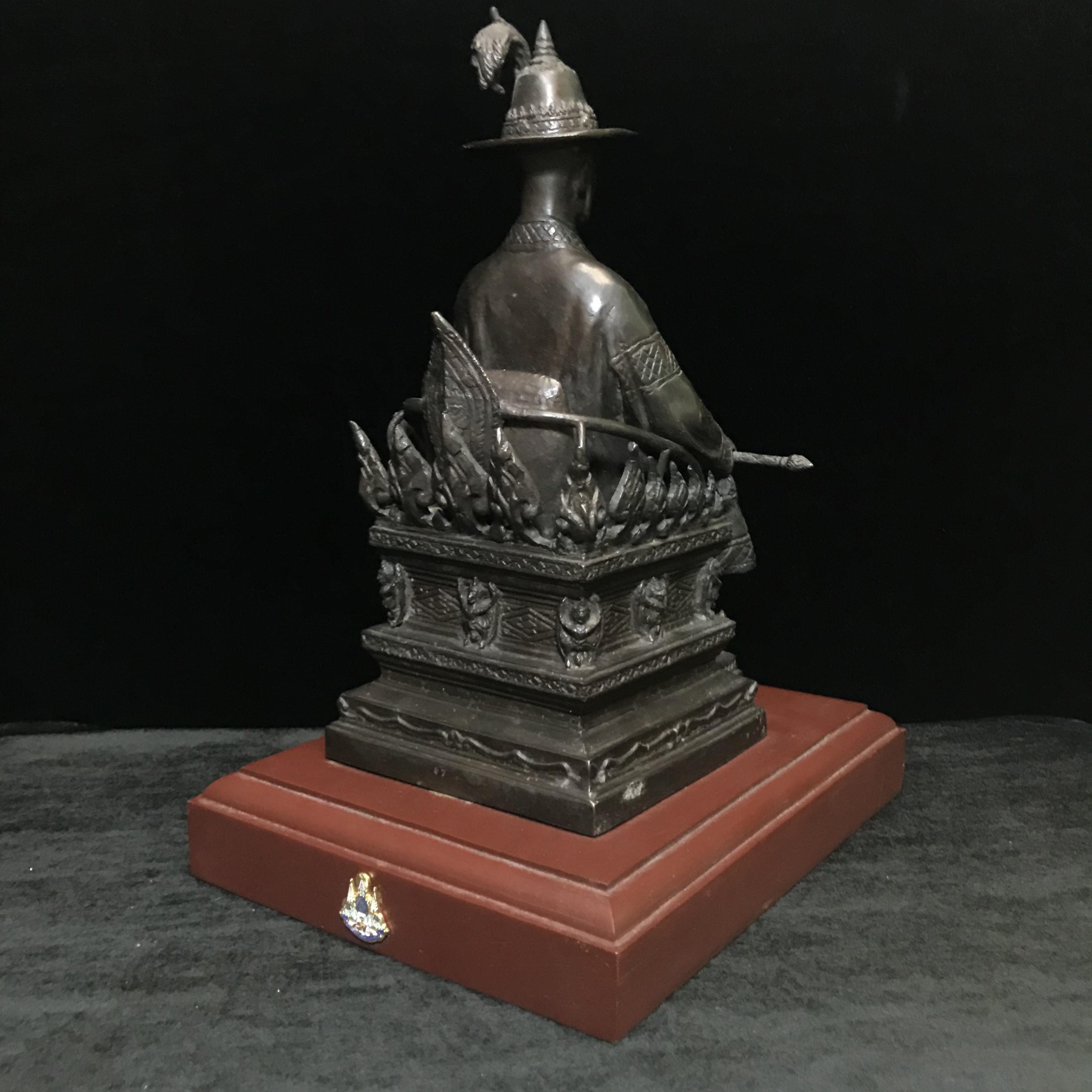 พระบรมรูปหล่อพระบาทสมเด็จพระพุทธยอดฟ้าจุฬาโลกมหาราช (ร.1) ทรงนั่งบัลลังก์ จัดสร้างโดยรัฐสภาผู้แทนราษฎร เนื้อโลหะสัมฤทธิ์ ปี 2539(หายาก)