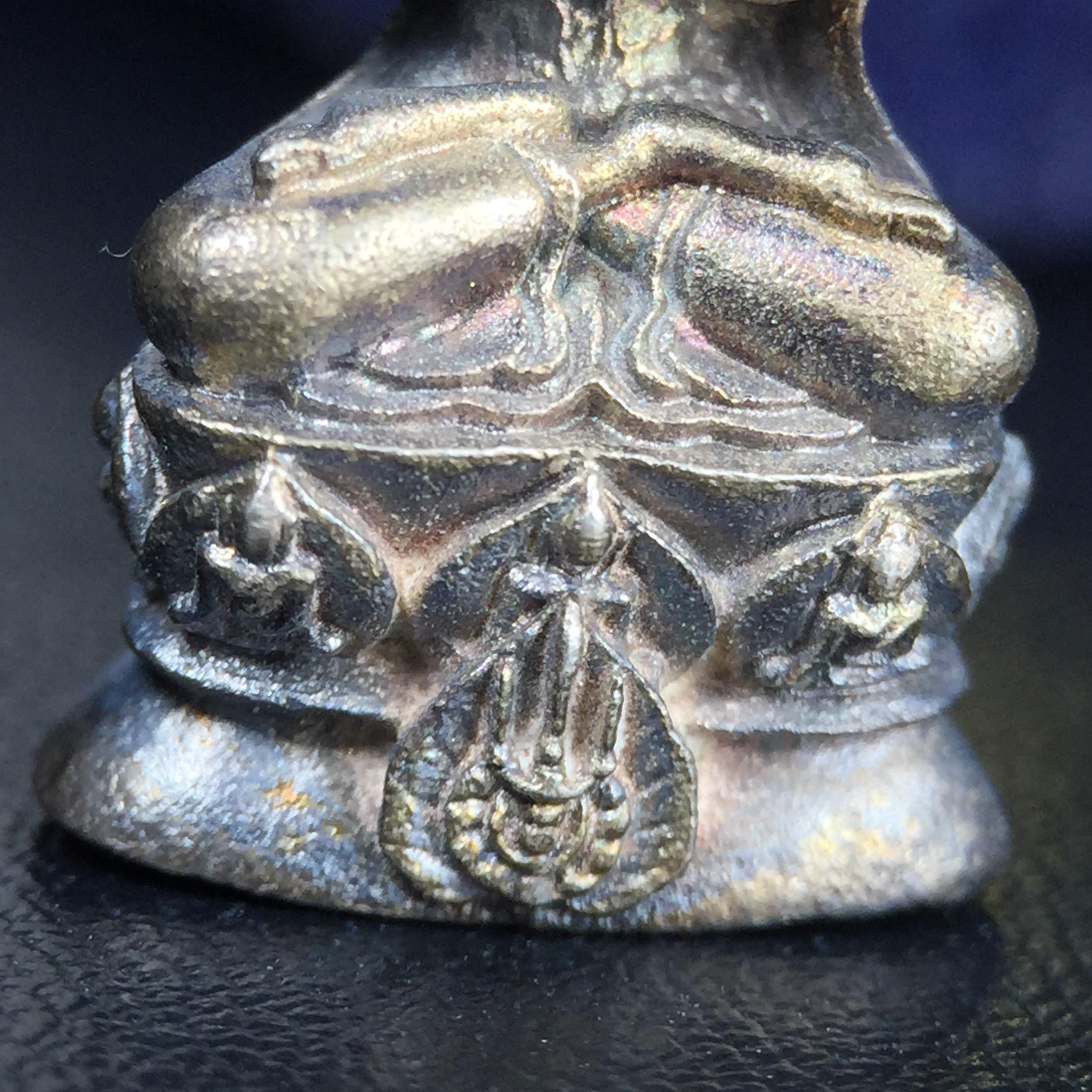 พระกริ่งปรมานุชิตชิโนรส วัดพระเชตุพนวิมลมังคลาราม(วัดโพธิ์) ปี2533 เนื้อเงิน ( ในหลวงรัชกาลที่9เสด็จเททอง)พิธีใหญ่ งดงามด้วยพุทธศิลป์เปี่ยมด้วยพุทธคุณ อีกหนึ่งรุ่นที่แนะนำสะสมบูชา