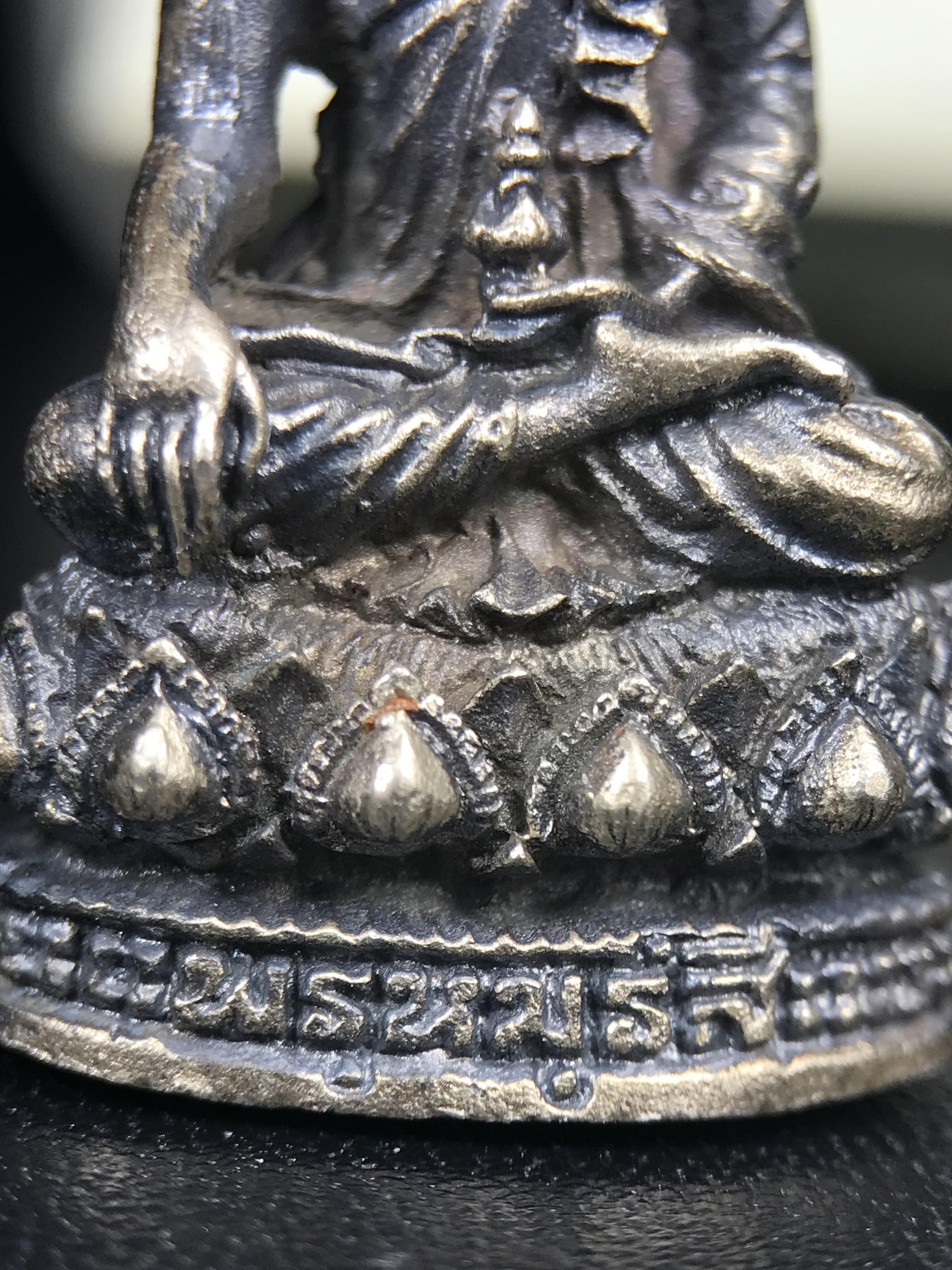 พระกริ่งพรหมรังสี อนุสรณ์ 190 ปี สมเด็จพระพุฒาจารย์ โต วัดอินทรวิหาร ปี2521 เนื้อเงิน(ผิวเดิมเข้มขลัง)พิธีมหาพุทธาภิเษกครั้งยิ่งใหญ่ พิธีสรรพสิทธิชัยไพรีพินาศมหามังคลาภิเษก หมายถึงฤกษ์การปลุกเสกที่เน้นด้านโชคลาภ มีชัยชนะต่อศัตรูการค้า การงาน(รุ่นนี้แนะนำ)