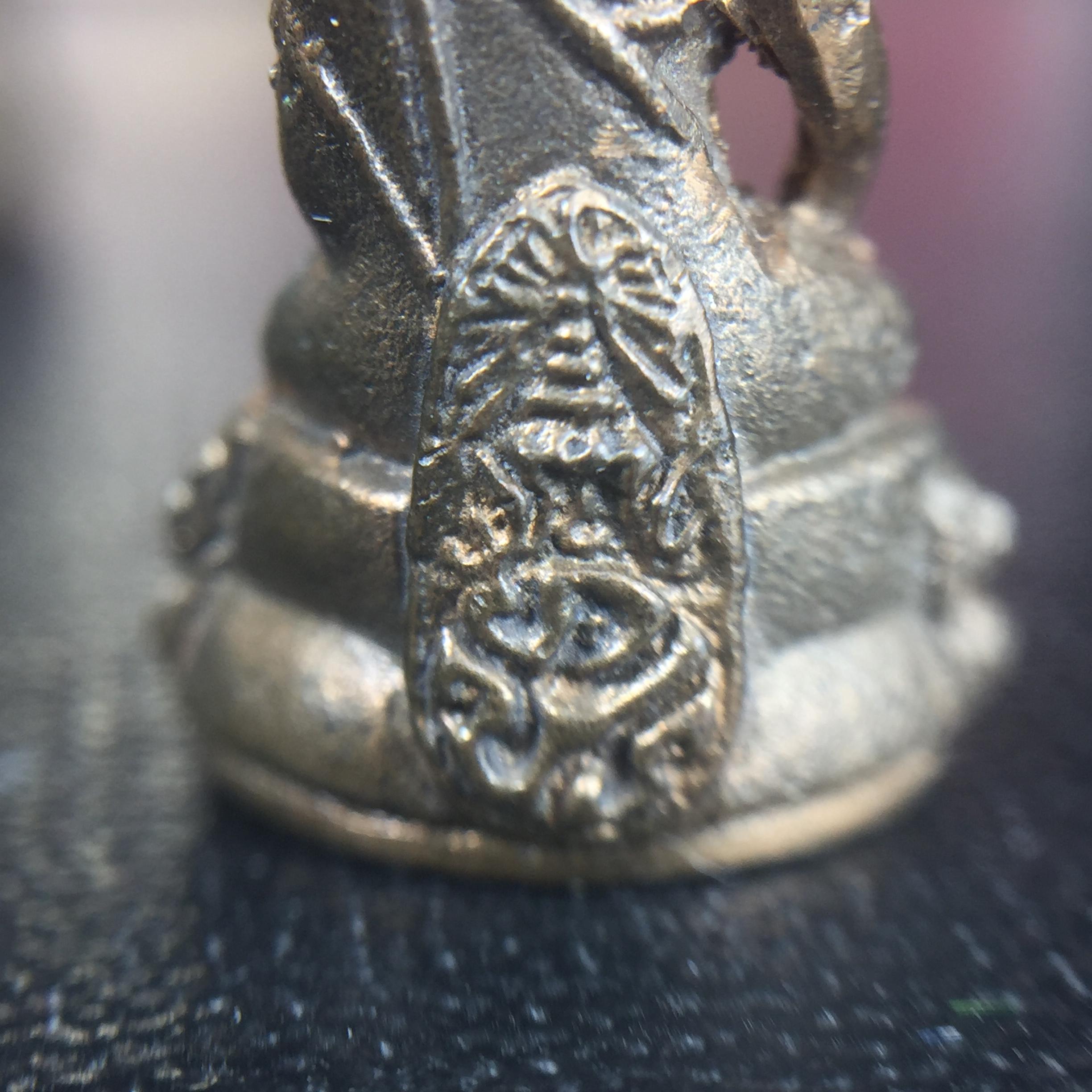 พระกริ่ง-พระชัยวัฒน์ ภปร. ธรรมศาสตร์ 50ปี เนื้อนวโลหะ ปี2527(ในหลวงรัชกาลที่9 เสด็จเททอง)(หายาก)(1ใน677ชุด)