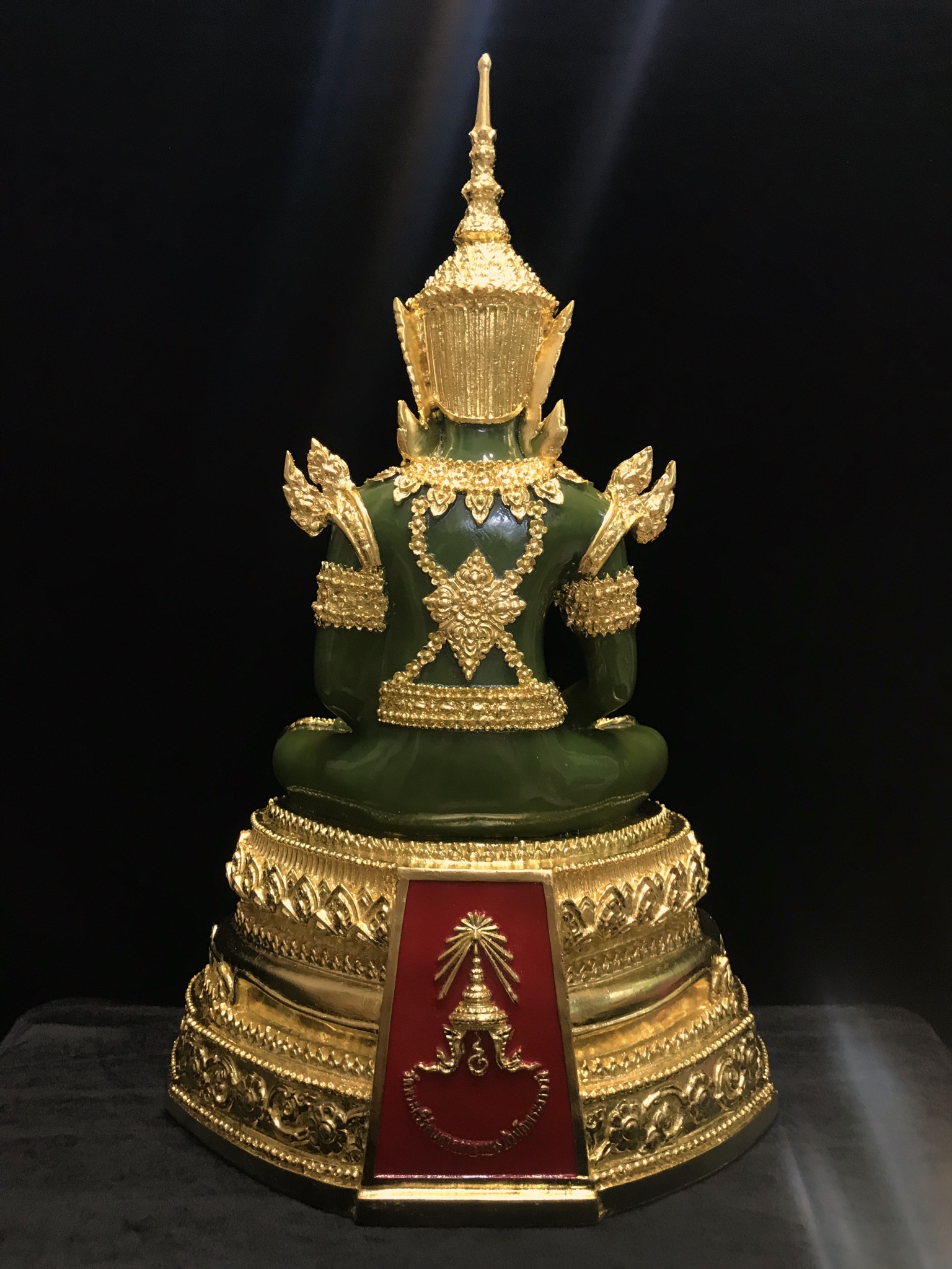 พระพุทธมหามณีรัตนปฏิมากร(พระแก้วมรกต) วัดพระศรีรัตนศาสดาราม สำนักพระราชวัง จัดสร้าง (บรรจุมวลสารใต้ฐาน)ฤดูร้อน ขนาดหน้าตัก 9นิ้ว