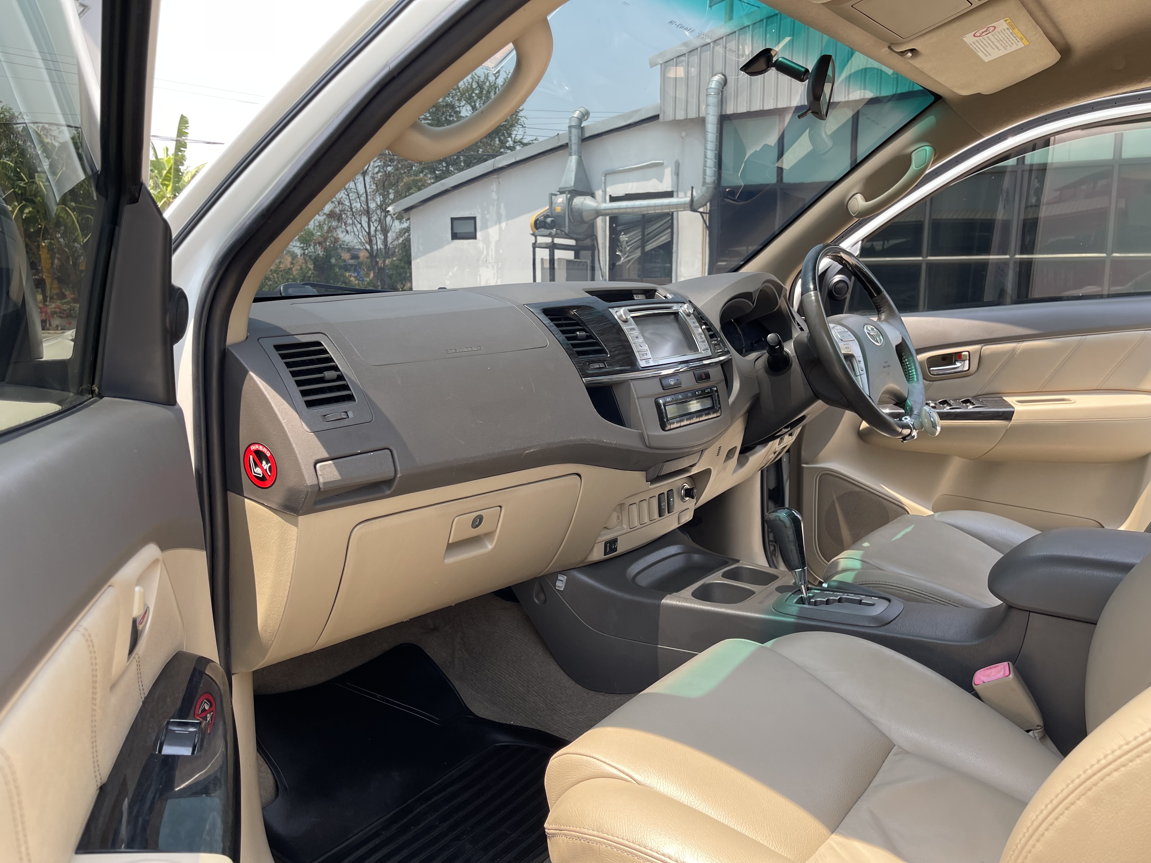 Toyota Fortuner 3.0 V 2WD At 2012 ขาวมุก