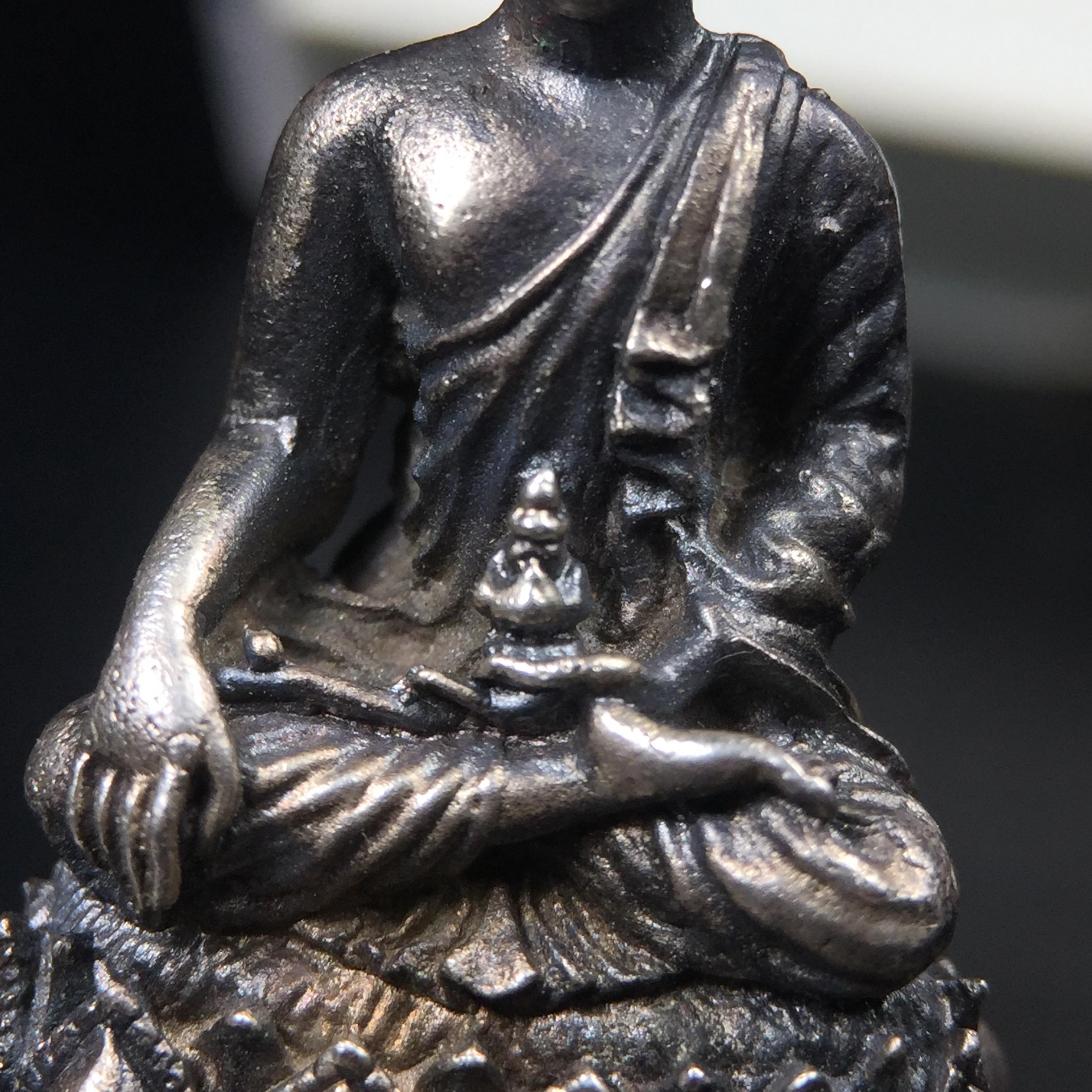 พระกริ่งพรหมรังสี อนุสรณ์ 190 ปี สมเด็จพระพุฒาจารย์ โต วัดอินทรวิหาร ปี2521 เนื้อเงิน(ผิวเดิมเข้มขลัง)พิธีมหาพุทธาภิเษกครั้งยิ่งใหญ่ พิธีสรรพสิทธิชัยไพรีพินาศมหามังคลาภิเษก หมายถึงฤกษ์การปลุกเสกที่เน้นด้านโชคลาภ มีชัยชนะต่อศัตรูการค้า การงาน(รุ่นนี้แนะนำ)