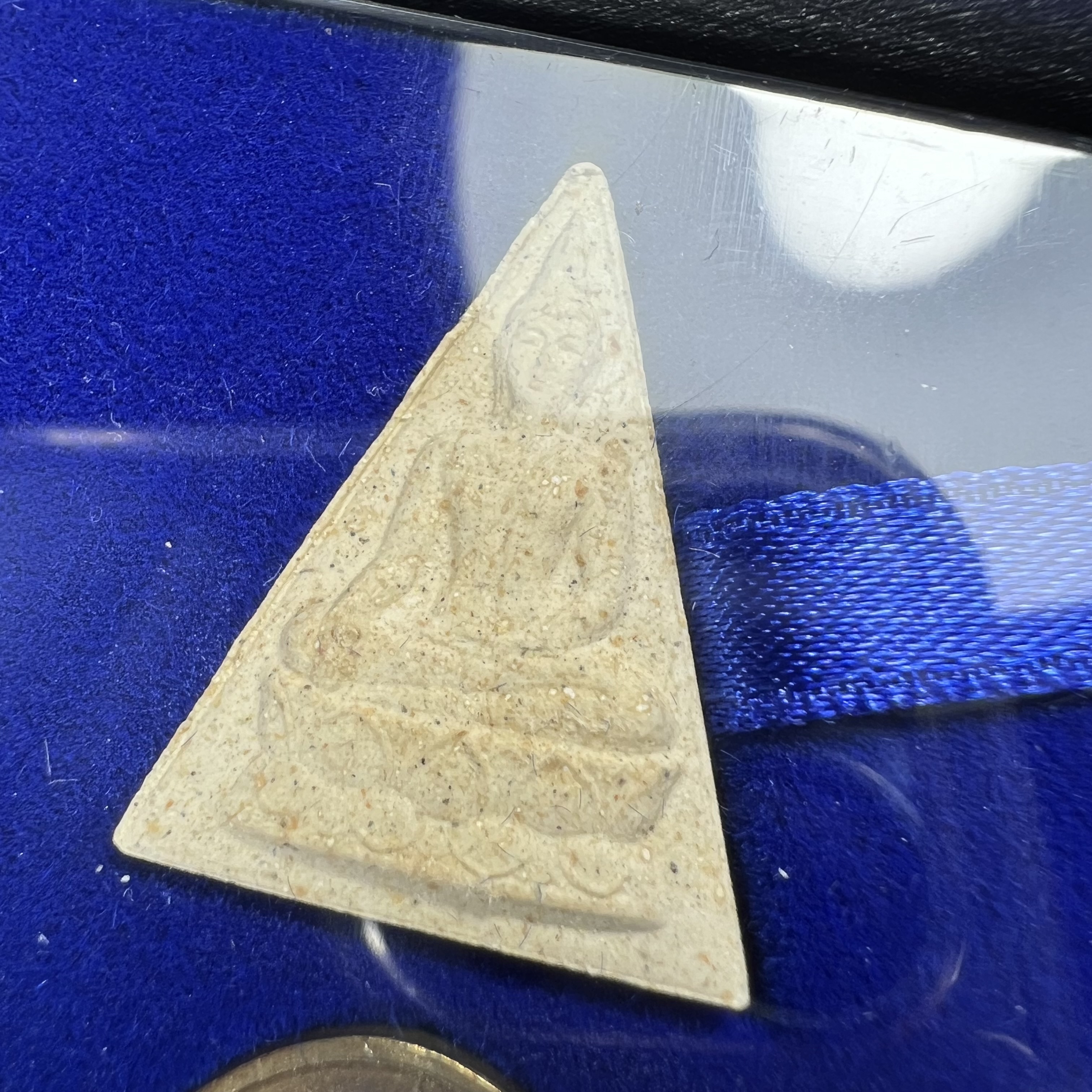 ชุดที่ระลึกครบ 84 ปี โรงพยาบาลจุฬาลงกรณ์ สภากาชาดไทย30พฤษภาคม2541(ในหลวงรัชกาลที่9เสด็จในพิธี)พระดีพิธีใหญ่มวลสารเส้นเกศาในหลวงรัชกาลที่9 ประกอบพิธีพุทธาภิเษกพร้อมกับพิธีพระกริ่งปวเศ ปี2530 วัดบวรนิเวศและวัดพระแก้ว(ชุดพระราชทานบรรจุกล่องแบบพิเศษ ตรา ภปร.)