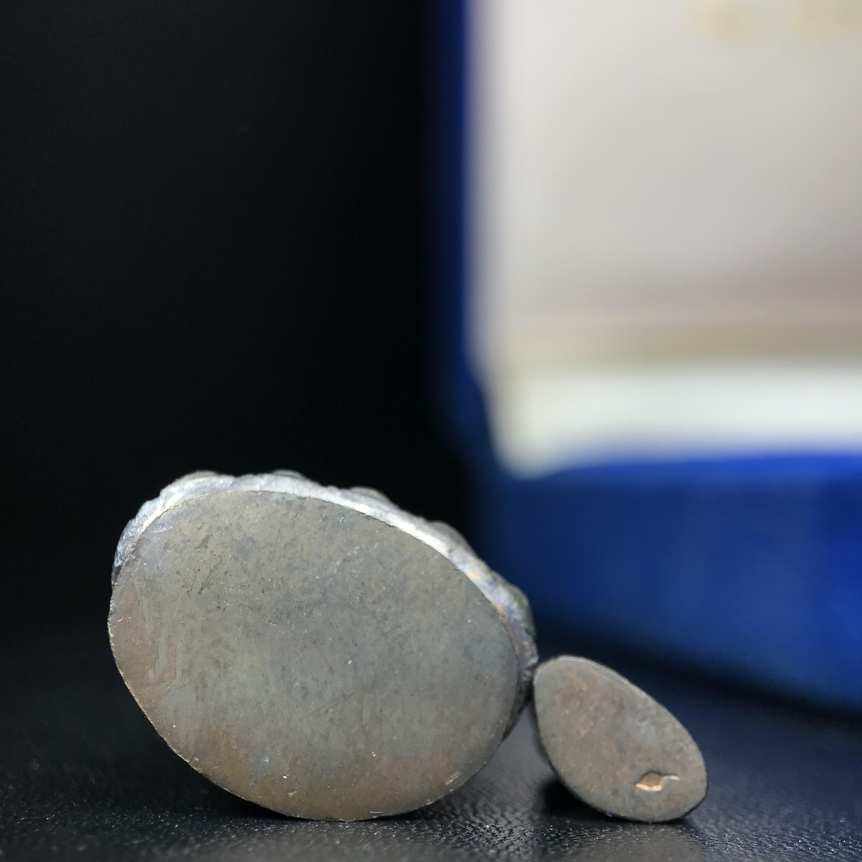 พระกริ่ง-พระชัยวัฒน์ สว. 90 พรรษาสมเด็จย่า ปี2533 เนื้อนวโลหะ(แก่ทองคำผสมทองคำเยอะมากรุ่นนี้)(ในหลวงรัชกาลที่9เสด็จในพิธี)(หล่อแบบโบราณอุดมวลสาร 108 แบบฉบับพระกริ่งใหญ่สายวัดสุทัศน์ พระสังฆราช(แพ))(1 ใน 3000 ชุด) หายาก