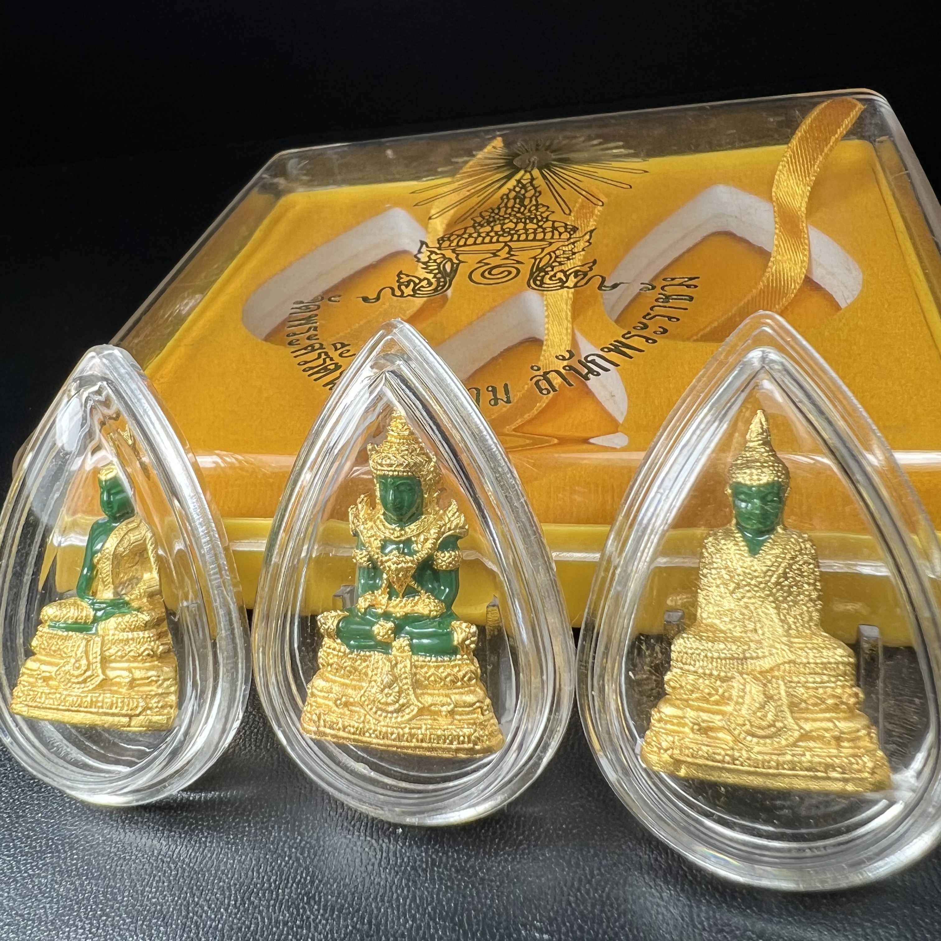 พระพุทธมหามณีรัตนปฏิมากร(พระแก้วมรกต) วัดพระศรีรัตนศาสดาราม สำนักพระราชวัง จัดสร้าง ชุด3 ฤดู ร้อน ฝน หนาว(บรรจุมวลสารใต้ฐาน)