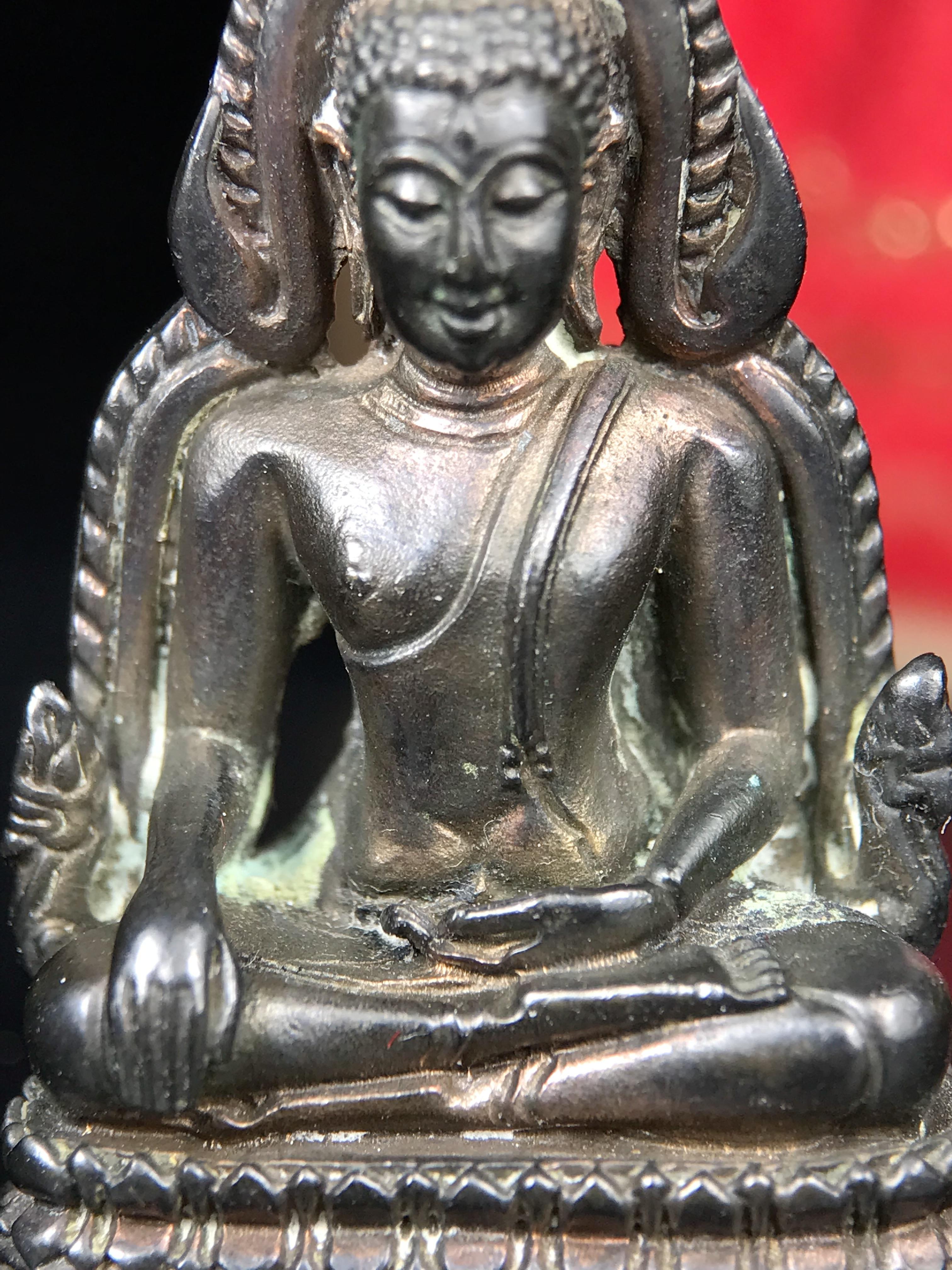 พระพุทธชินราชอินโดจีนมหาจักรพรรดิ อนุสรณ์ 100 ปี พิษณุโลกพิทยาคม (โรงเรียนชาย) พิธีจักรพรรดิมหาพุทธาภิเษก ปี 2542 เนื้อนวโลหะ(เต็มสูตรแก่ทองคำ) พิธีใหญ่มวลสารดีเกจิอาจารย์ยอดนิยมร่วมปลุกเสก*** ตอกโค้ดและหมายเลข*** 1 ใน 999 องค์ ยอดนิยมหายาก